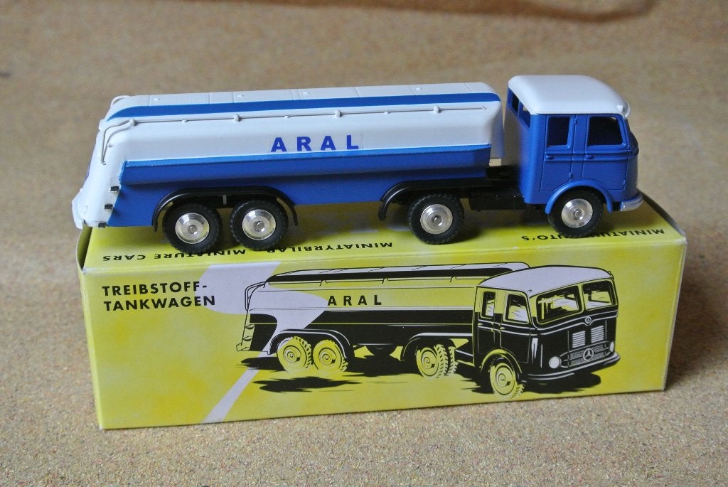 Marklin 18032 Truck Mercedes-Benz met tankoplegger ARAL, Ophalen of Verzenden, Nieuw, Auto, Overige merken