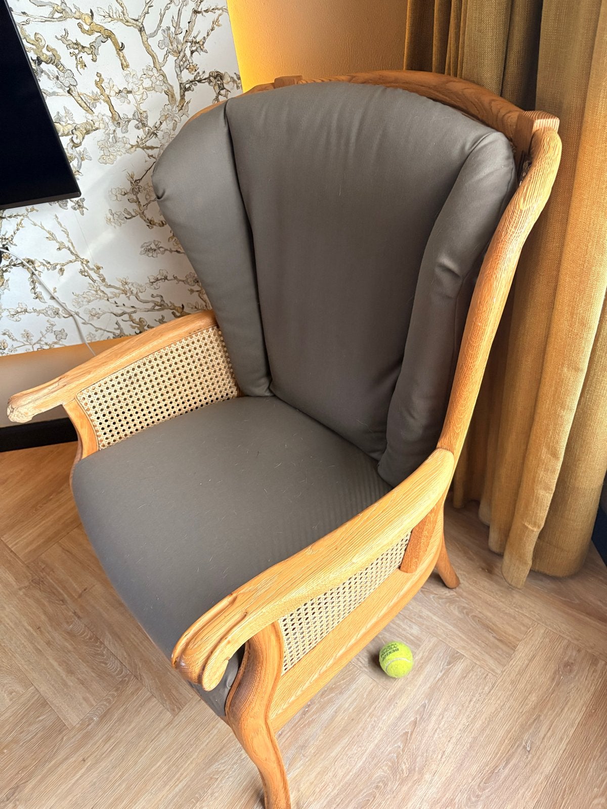 Gestraald eiken fauteuil met rotan en kussen, Huis en Inrichting, Stoelen, Gebruikt, Ophalen of Verzenden, Hout, Eén