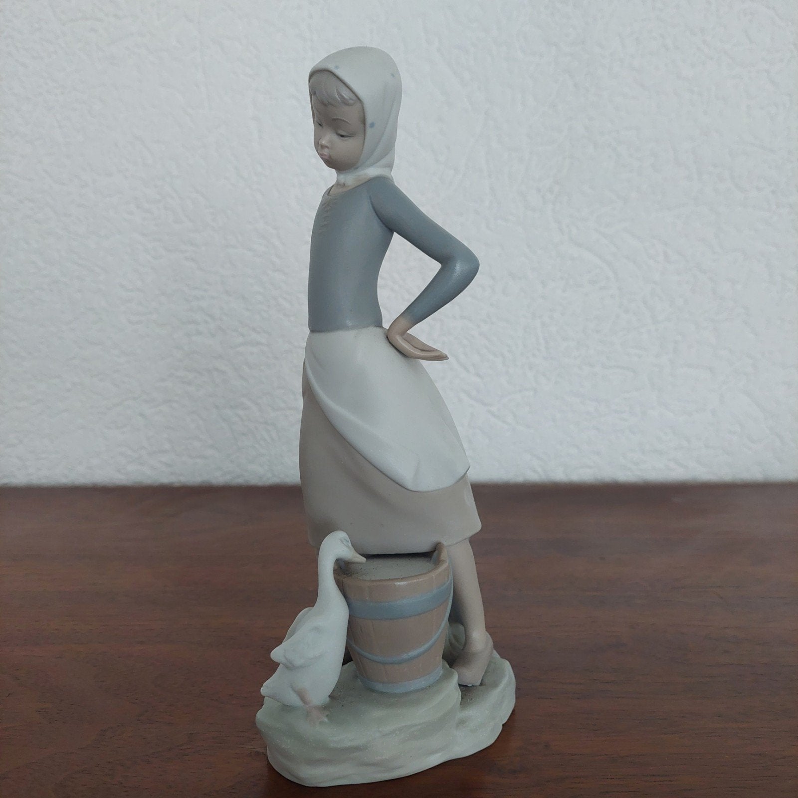 Lucky Vintage Lladró beeld meisje met ganzen, Verzamelen, Ophalen of Verzenden, Zo goed als nieuw, Mens