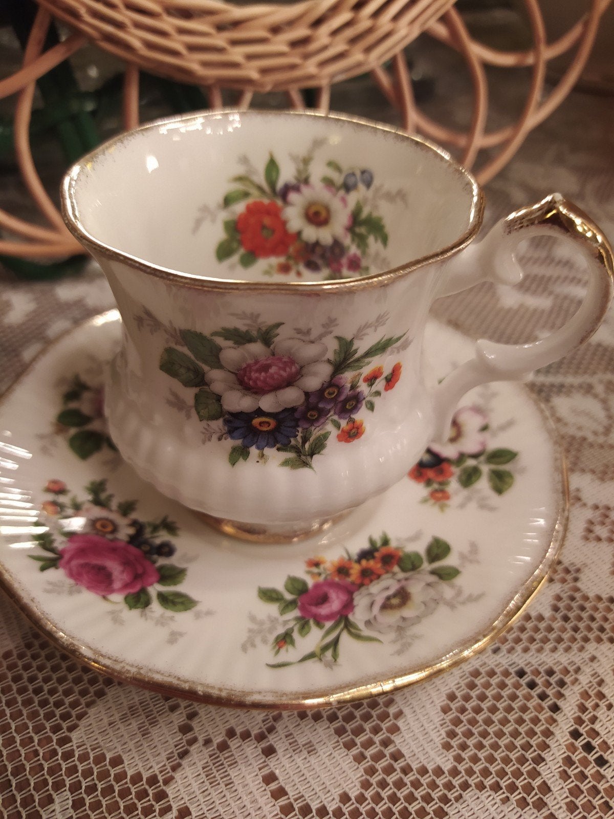 Elizabethan Fine Bone China Kop en Schotel - Bloemen, Ophalen of Verzenden