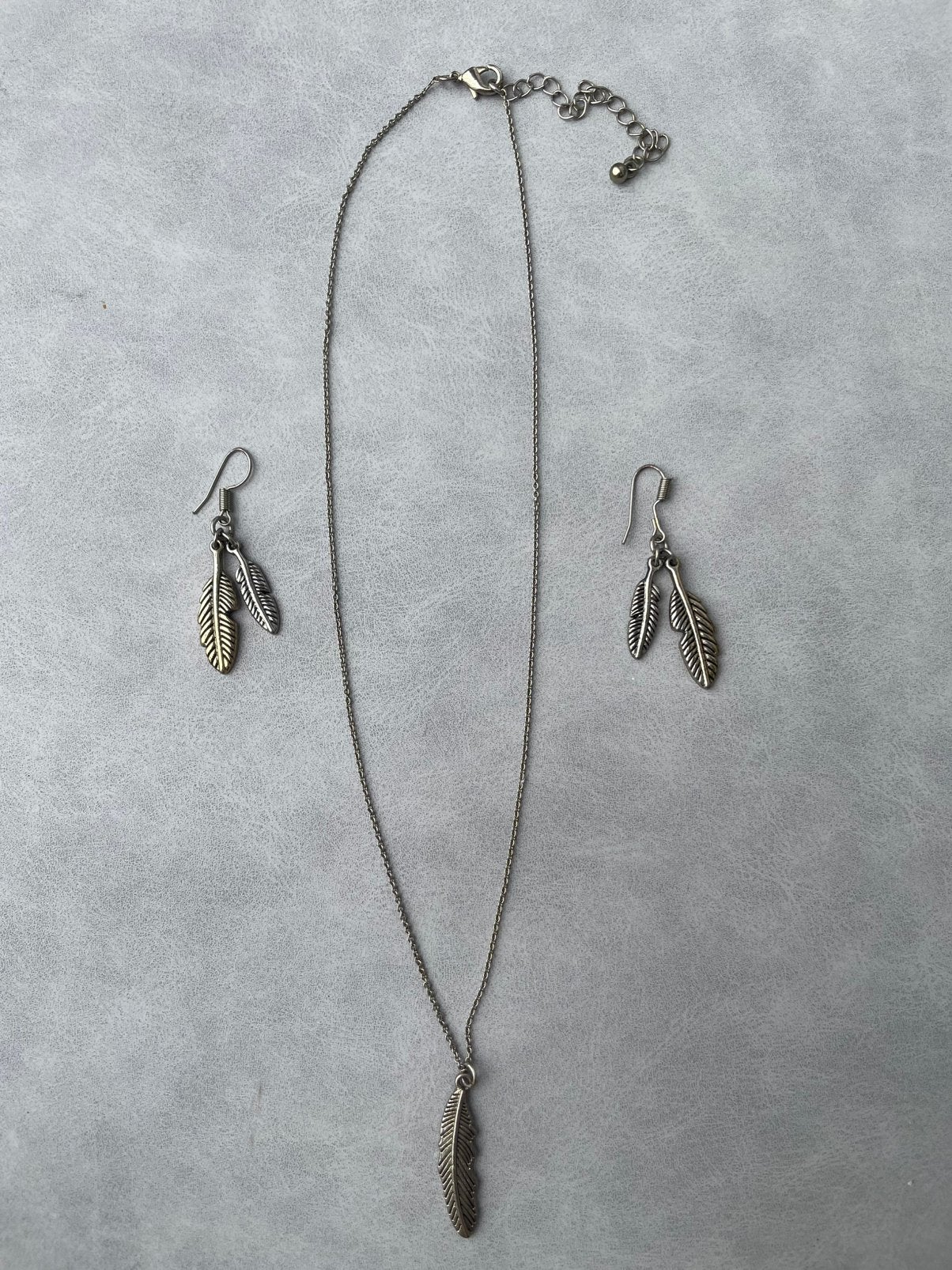 Sieradenset met veren – ketting & oorbellen – zilver/brons, Overige materialen, Ophalen of Verzenden, Zilver, Verstelbaar