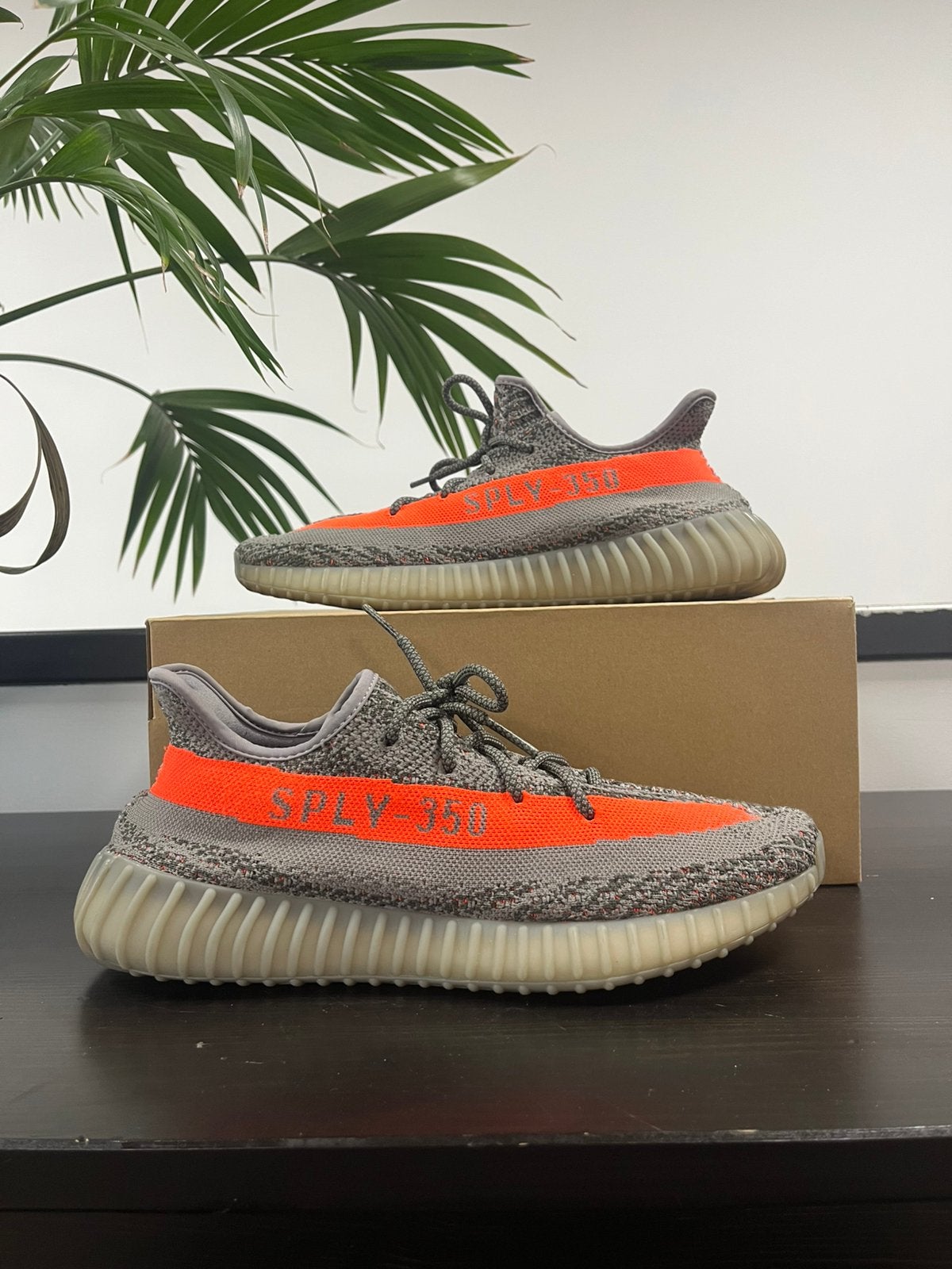 Yeezy Boost 350 V2 Beluga, Overige kleuren, Ophalen of Verzenden, Sneakers of Gympen, Zo goed als nieuw
