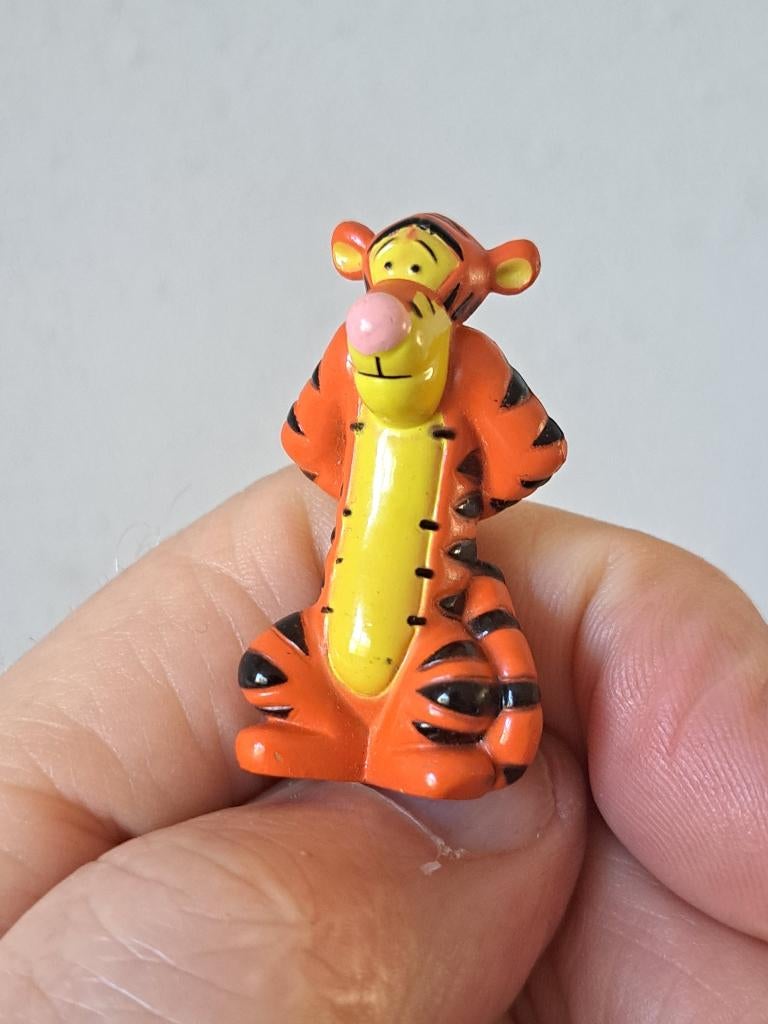 Teigetje, Winnie de Poeh, kunststof 2x1.5x4cm, Verzamelen, Ophalen of Verzenden, Winnie de Poeh of vrienden, Zo goed als nieuw