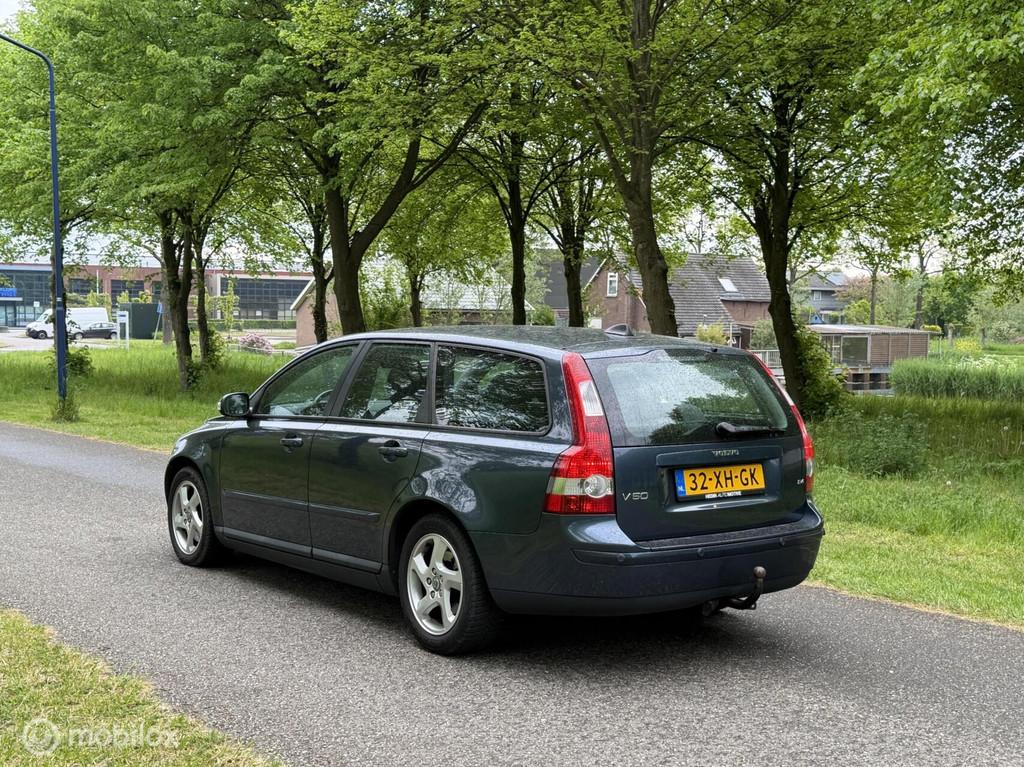 Volvo V50 2.4 Edition II*AUTOMAAT*ONDERHOUDEN*TREKHAAK*AIRCO, Auto's, Stof, Gebruikt, 700 kg, Blauw