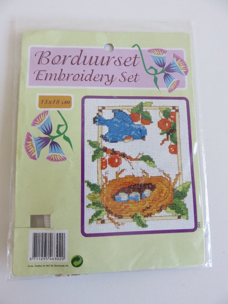 Borduurpakketje 13x18 cm Vogel met vogelnest kruissteek, Ophalen of Verzenden, Nieuw, Handborduren, Borduurpakket