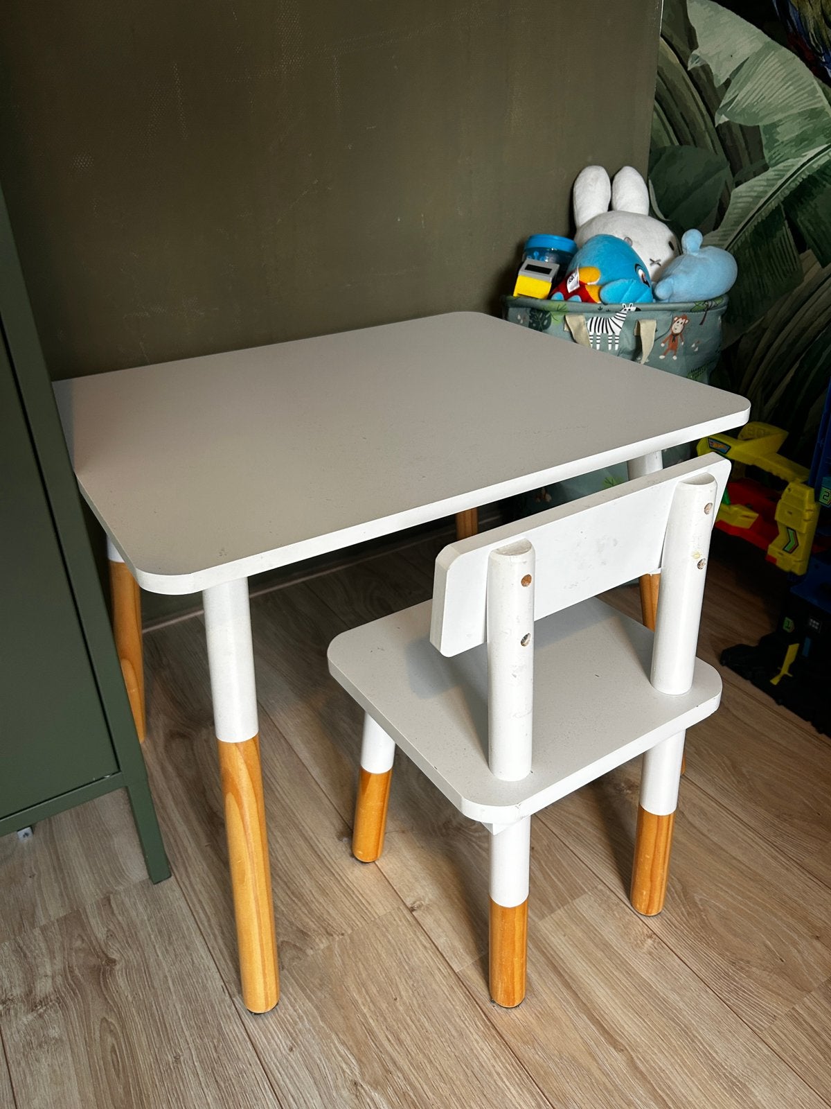 Wit kinderbureau + stoeltje, Ophalen, Zo goed als nieuw, Stoel(en)