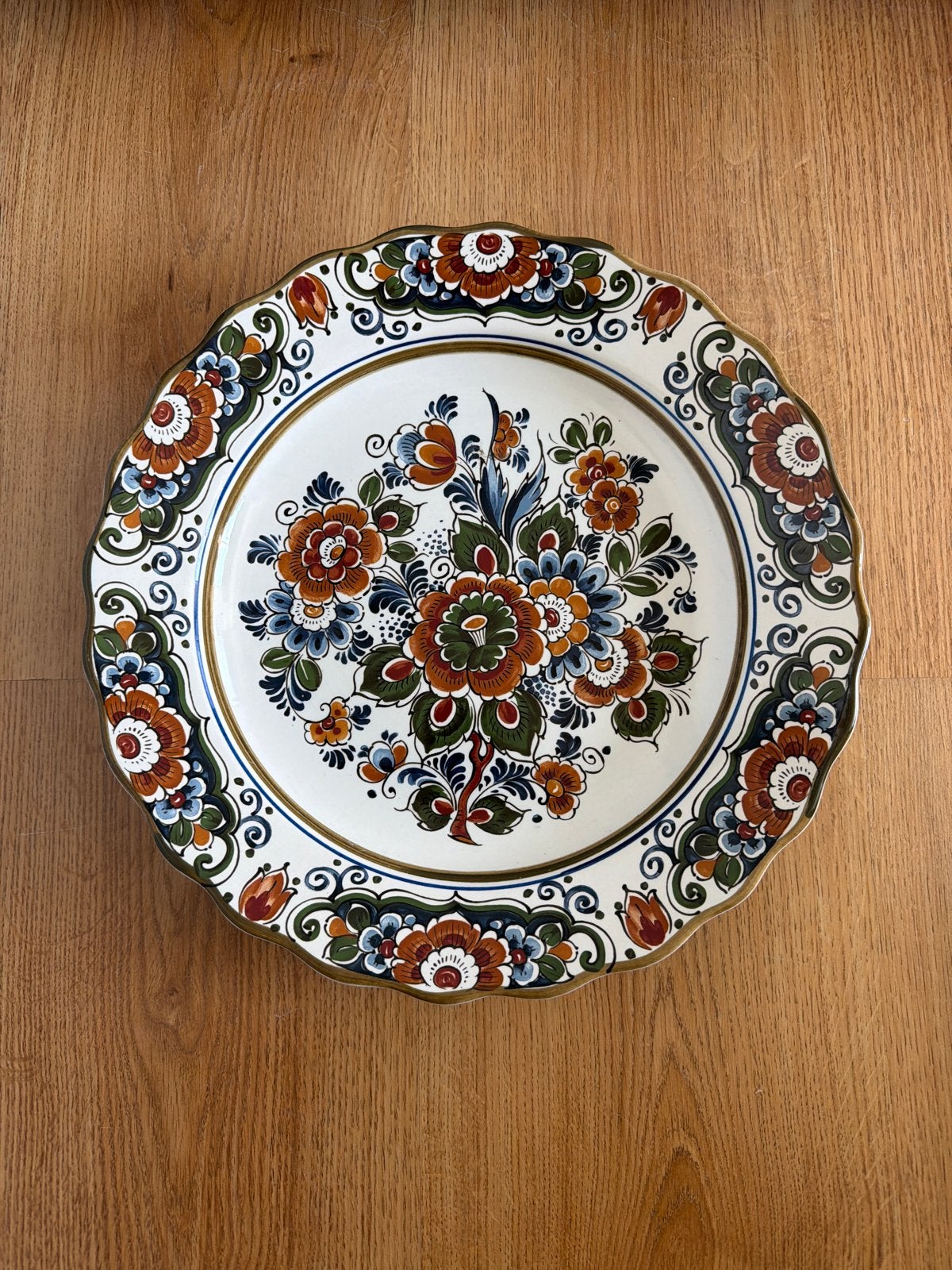 Delfts polychroom wandbord - Bloemmotief - Handwerk, Antiek en Kunst, Ophalen of Verzenden