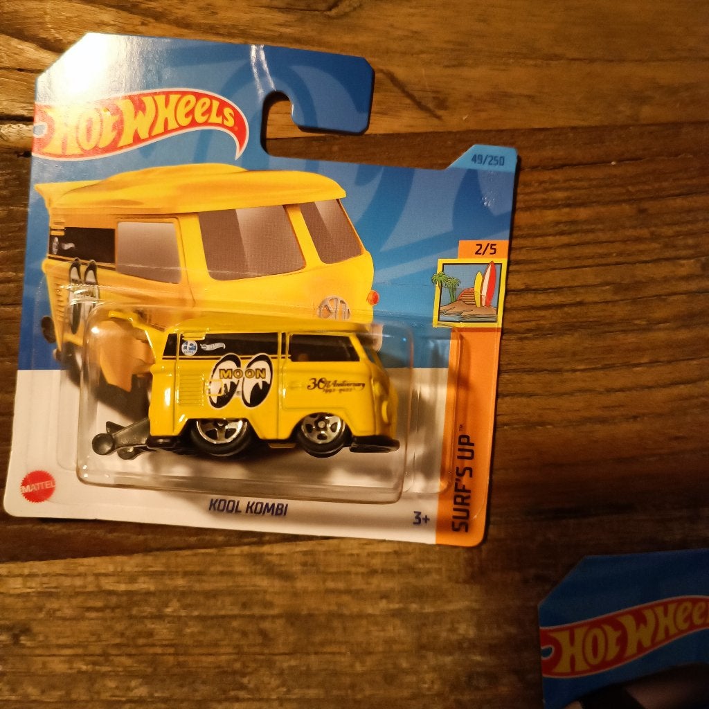 Hot Wheels Surf's Up VW KOOL KOMBI ( MOONEYES ) geel, Ophalen of Verzenden, Nieuw, Auto