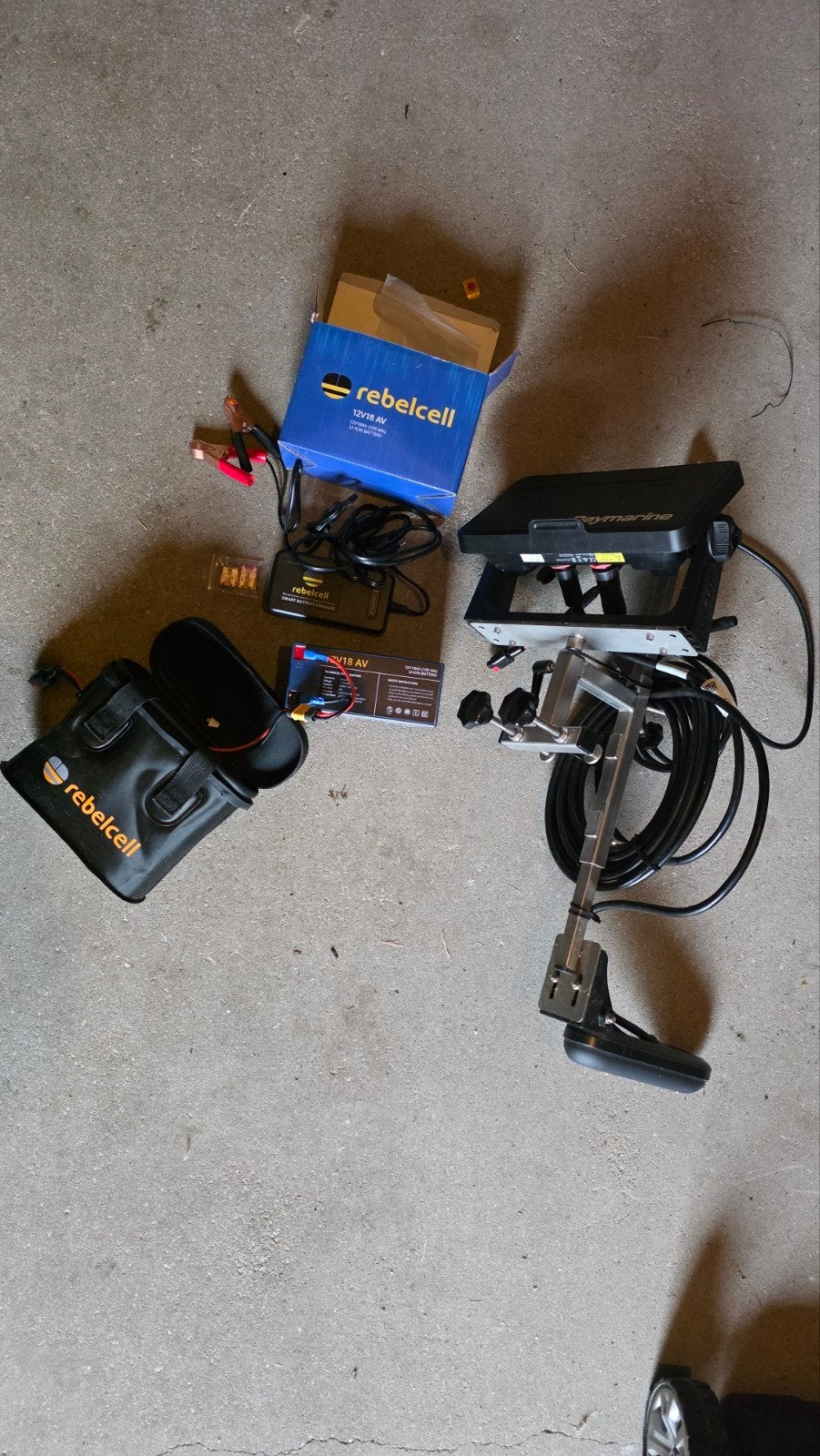 Raymarine Element 7 HV Fishfinder met Rebelcell Accu, Ophalen, Zo goed als nieuw, Kaartplotter of Fish Finder