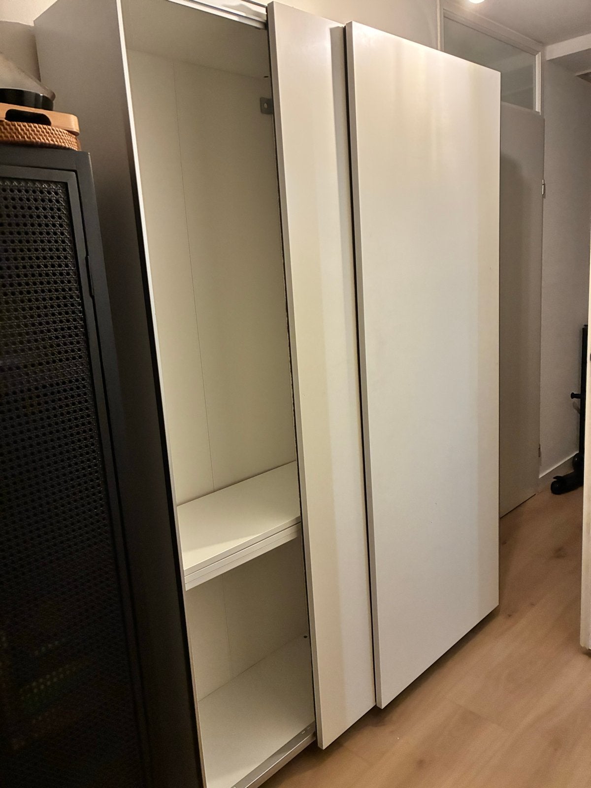 Witte kledingkast met schuifdeuren, Ophalen, Met plank(en), Gebruikt, 200 cm of meer