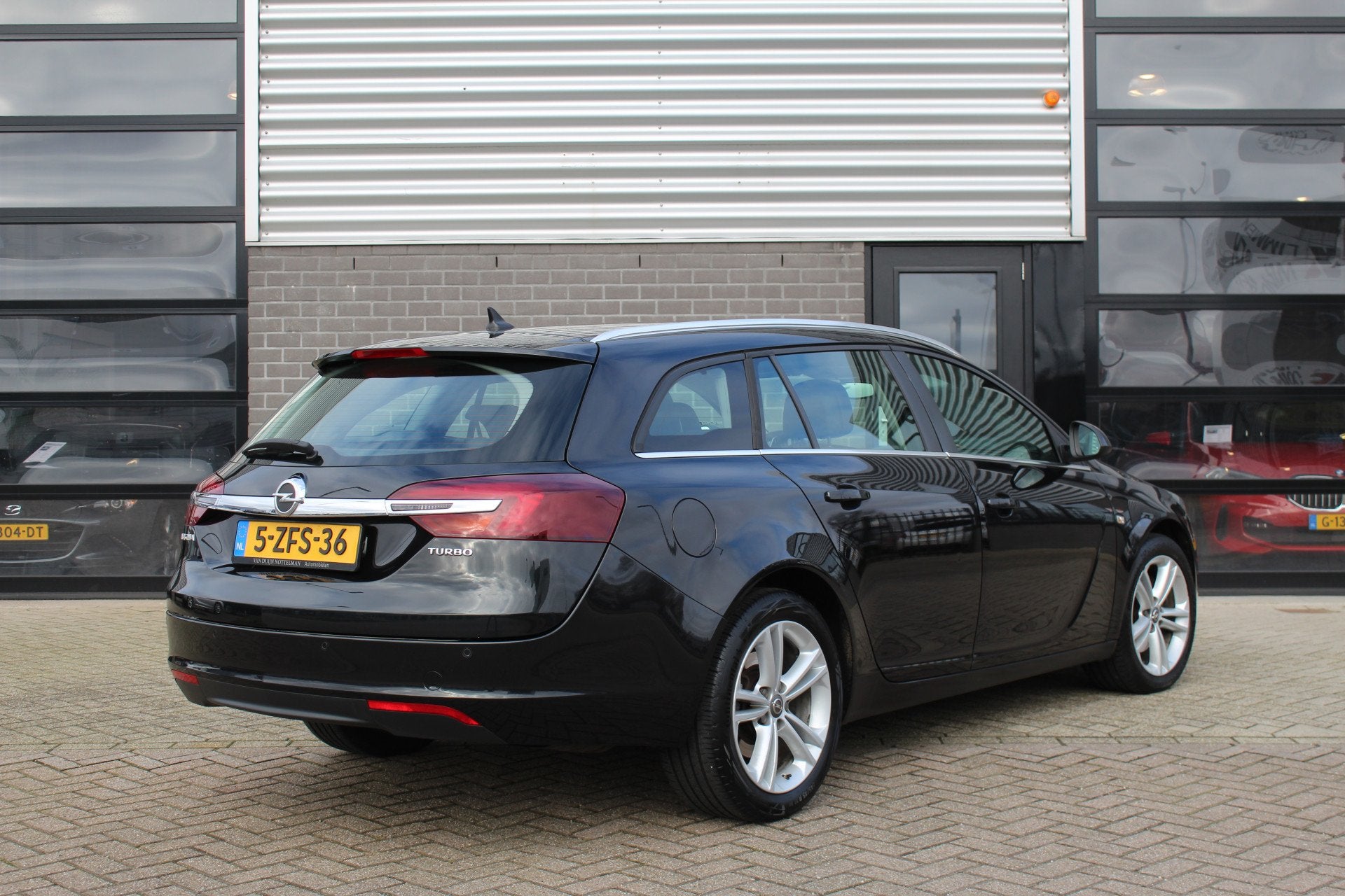 Opel Insignia Sports Tourer 1.6 T Business+ / Leer / Navigat, Auto's, Voorwielaandrijving, Euro 5, Gebruikt, 4 cilinders