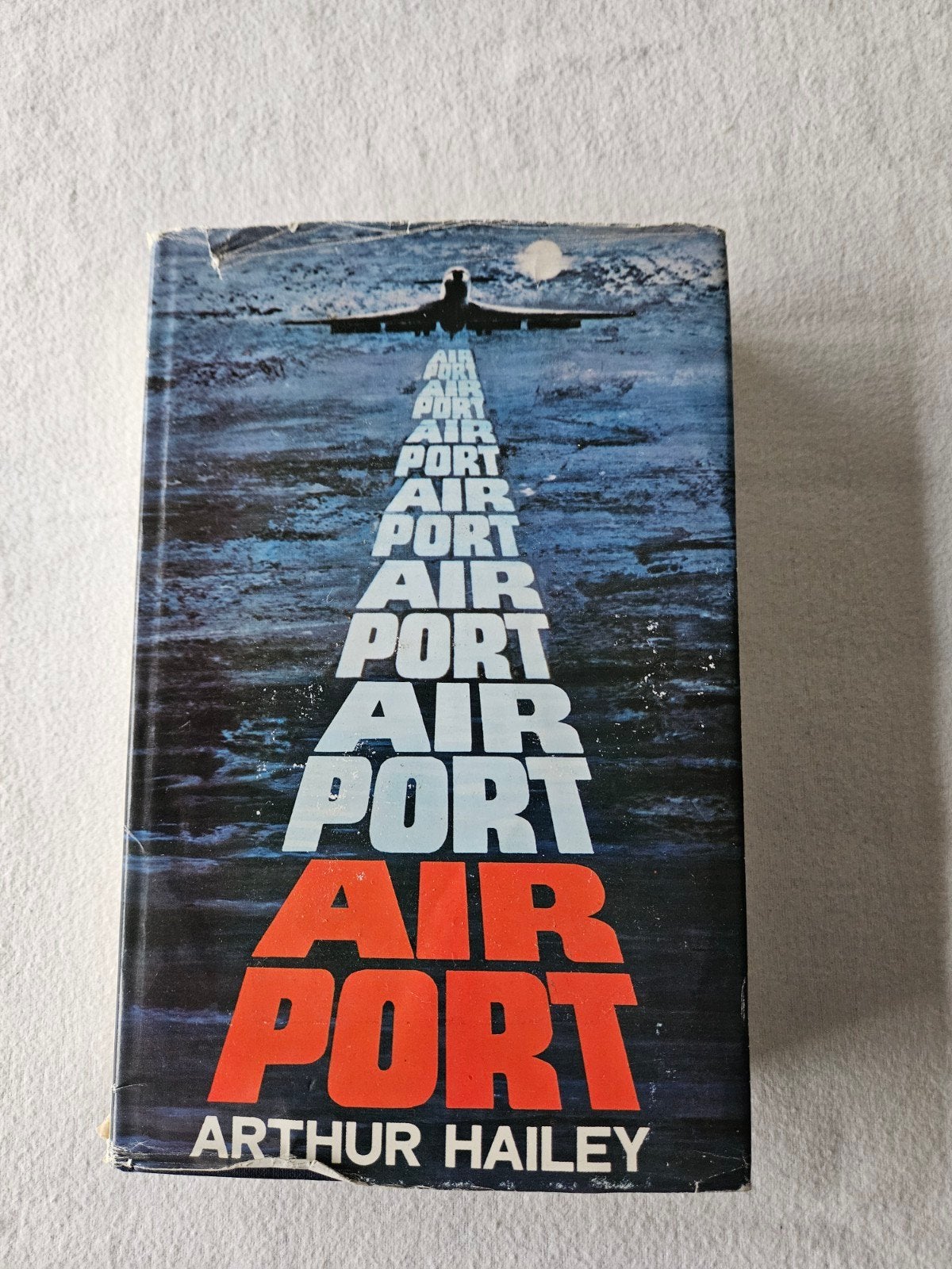 Airport van de schrijver Arthur Hailey., Ophalen of Verzenden, Zo goed als nieuw