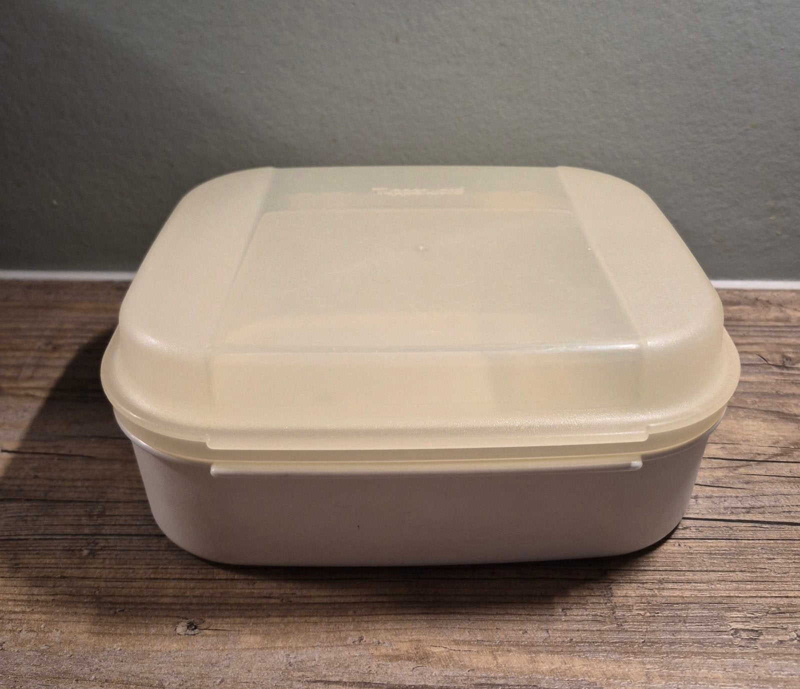 Tupperware variadoos/ zoetdoos 1,4 liter, Gebruikt, 1400 ml, Wit, Overige typen