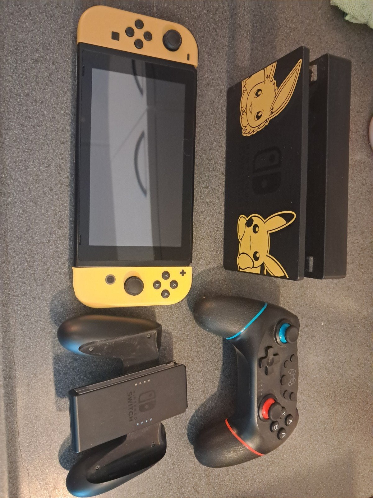 Nintendo Switch Let's Go Pikachu/Evee Edition, Ophalen of Verzenden, Gebruikt, Met 2 controllers, Switch Original
