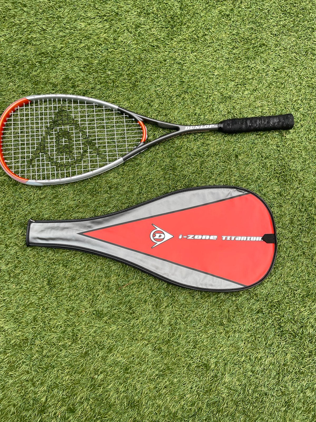 Dunlop i-zone Titanium Squash Racket met hoes, Sport en Fitness, Tennis, Ophalen of Verzenden, Gebruikt, Racket, Dunlop