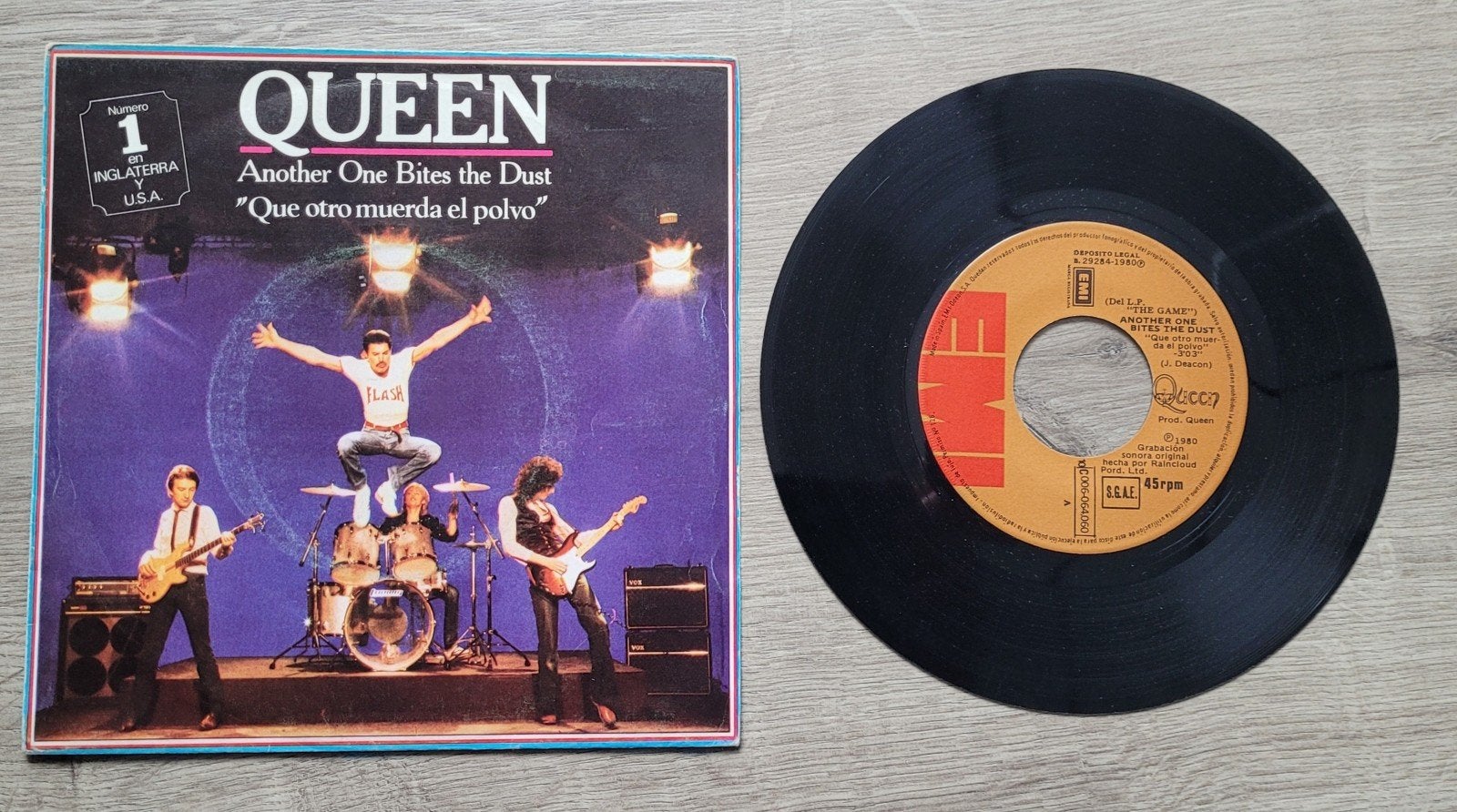 Queen 7" single Another on bites the dust Spanje, Gebruikt, Verzenden, 7 inch, Import