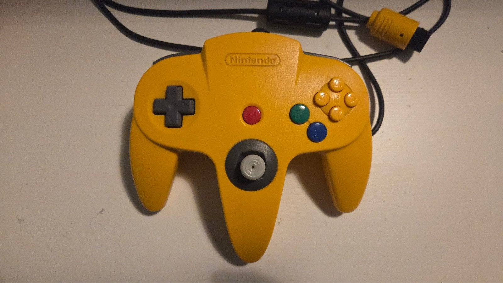 Nintendo 64 Controller (Geel), Ophalen of Verzenden, Zo goed als nieuw, Met 1 controller