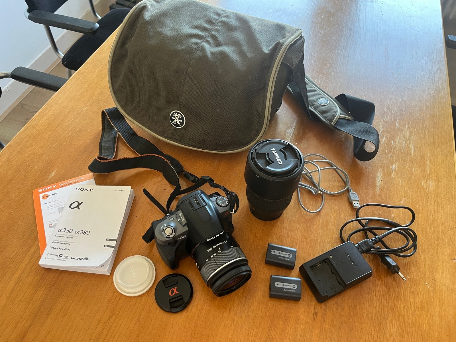 Sony Alpha 330 Spiegelreflexcamera met 2 lenzen en tas, Gebruikt, Spiegelreflex, Sony, Lensdop