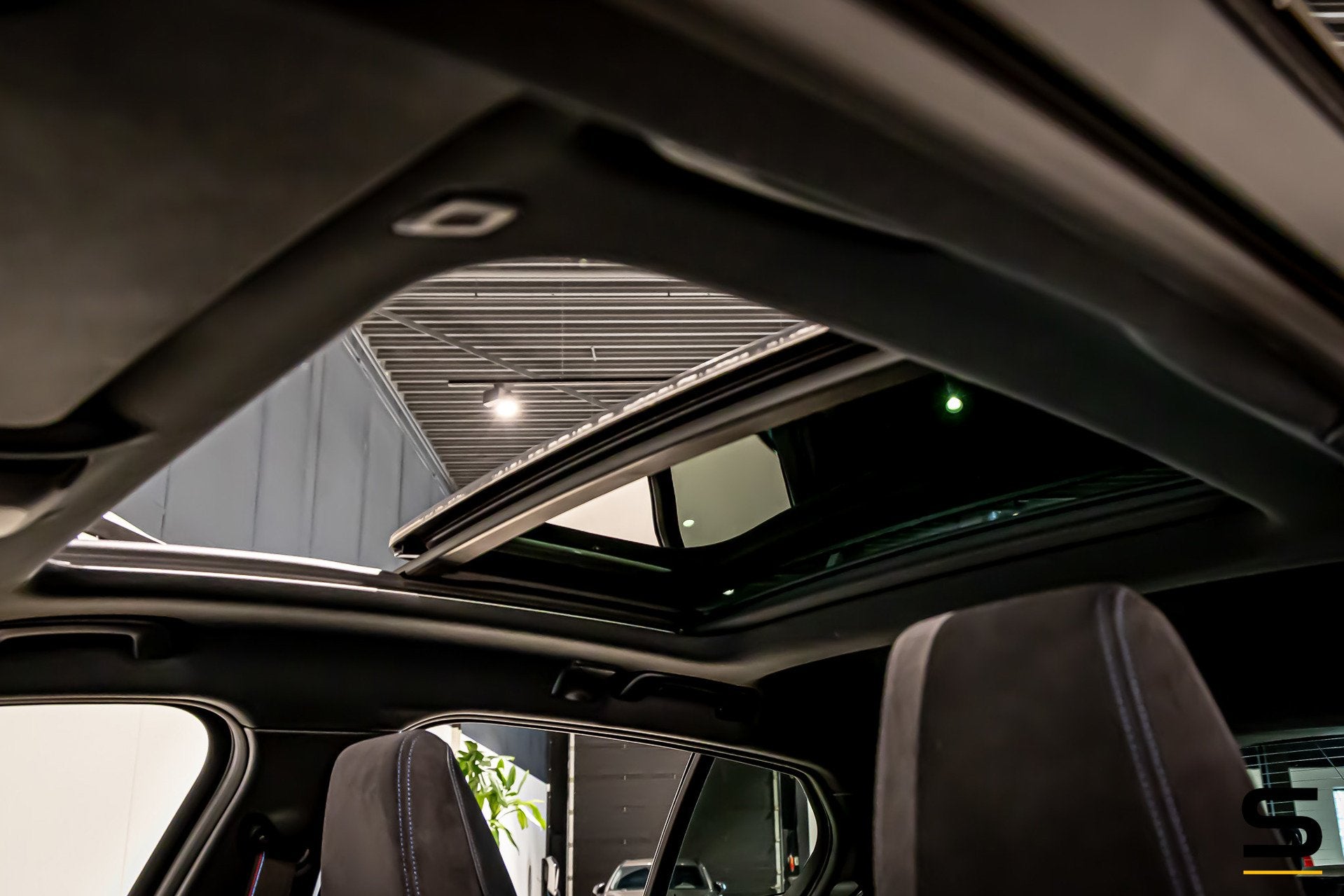 BMW 1-serie 120 M Sport Pro|Pano|H&K|HUD|360|ACC|Iconic|NE, Auto's, Dealer onderhouden, Zwart, 156 pk, Zwart