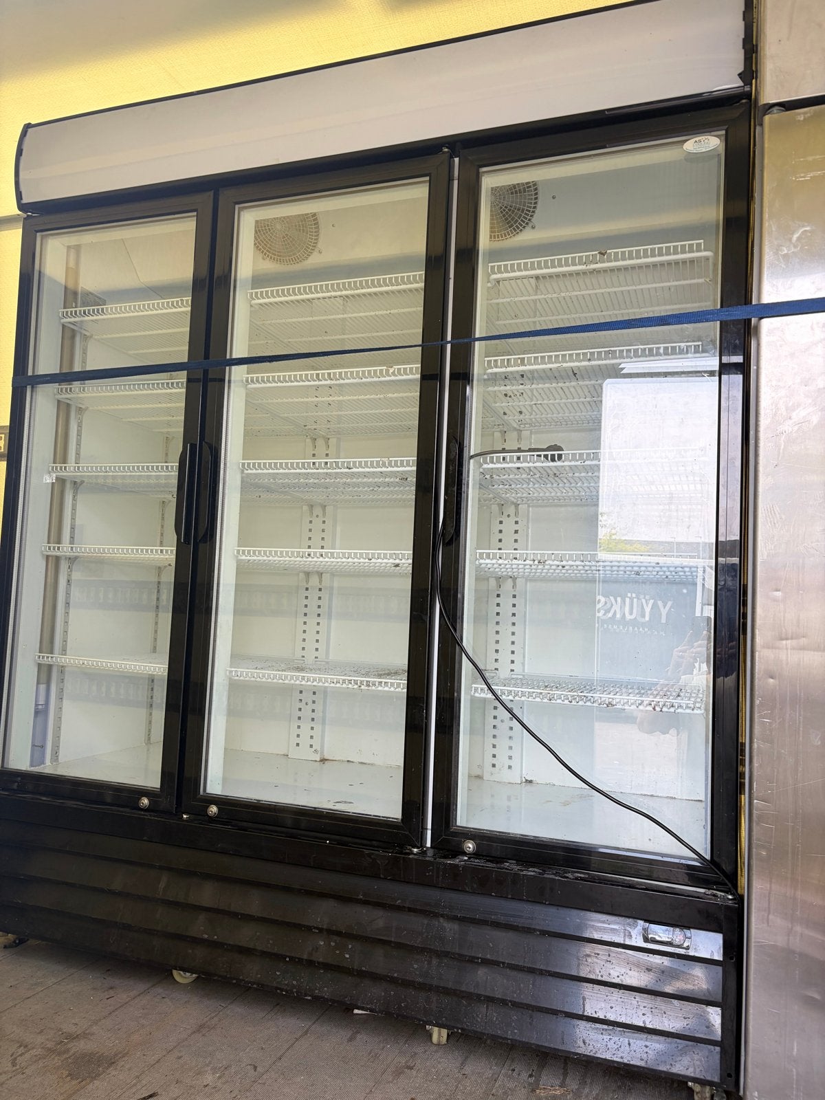 Grote Koelkast met Glazen Deuren - Ideaal voor Horeca, Witgoed en Apparatuur, 200 liter of meer, 60 cm of meer, Zonder vriesvak