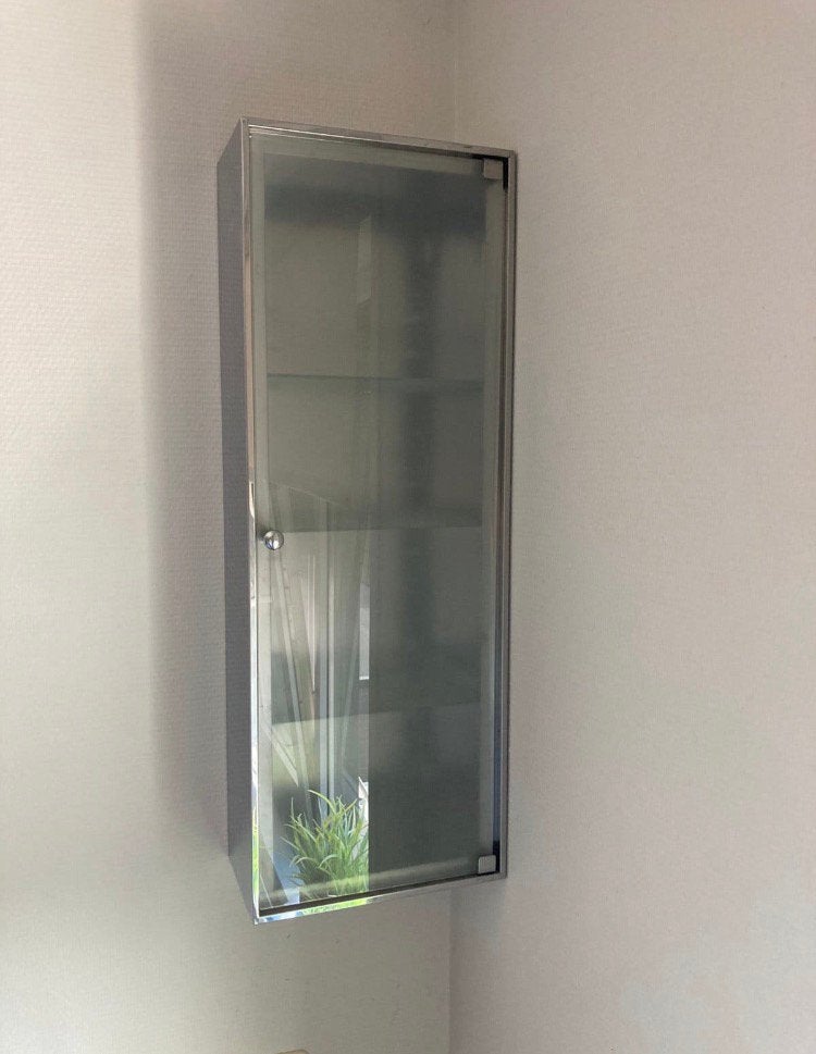 Ikea badkamer kast metaal met glazen deur, Huis en Inrichting, Kasten | Vitrinekasten, Ophalen, Minder dan 50 cm, Minder dan 25 cm