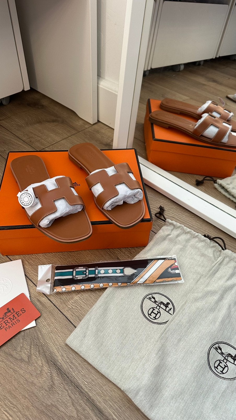 Hermes Oran Sandalen - Nieuw, nooit gedragen, Ophalen of Verzenden, Nieuw, Bruin, Sandalen of Muiltjes