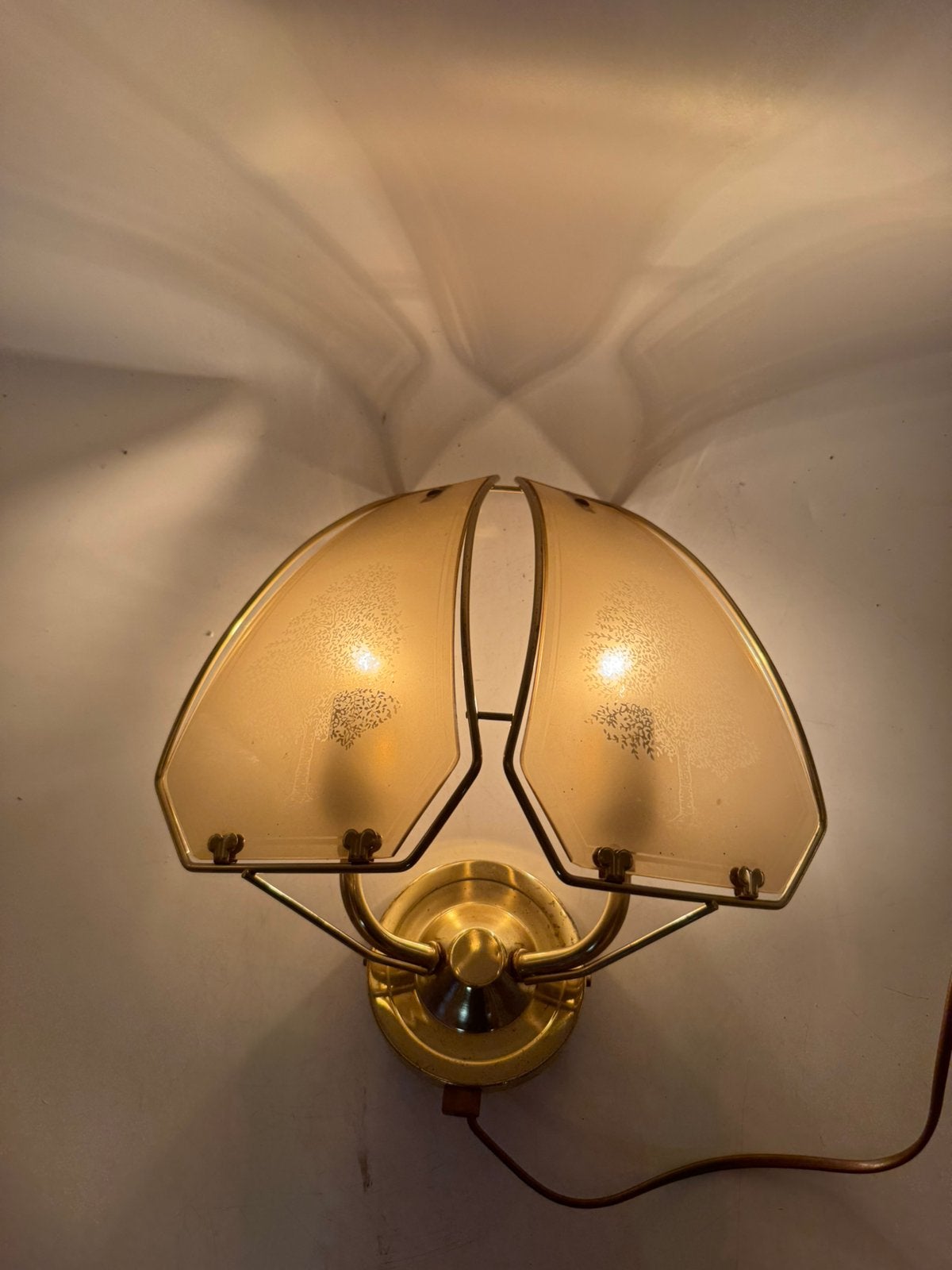 Vintage Messing Wandlamp met Dubbel Gebogen Rookglas, Ophalen of Verzenden, Huis en Inrichting