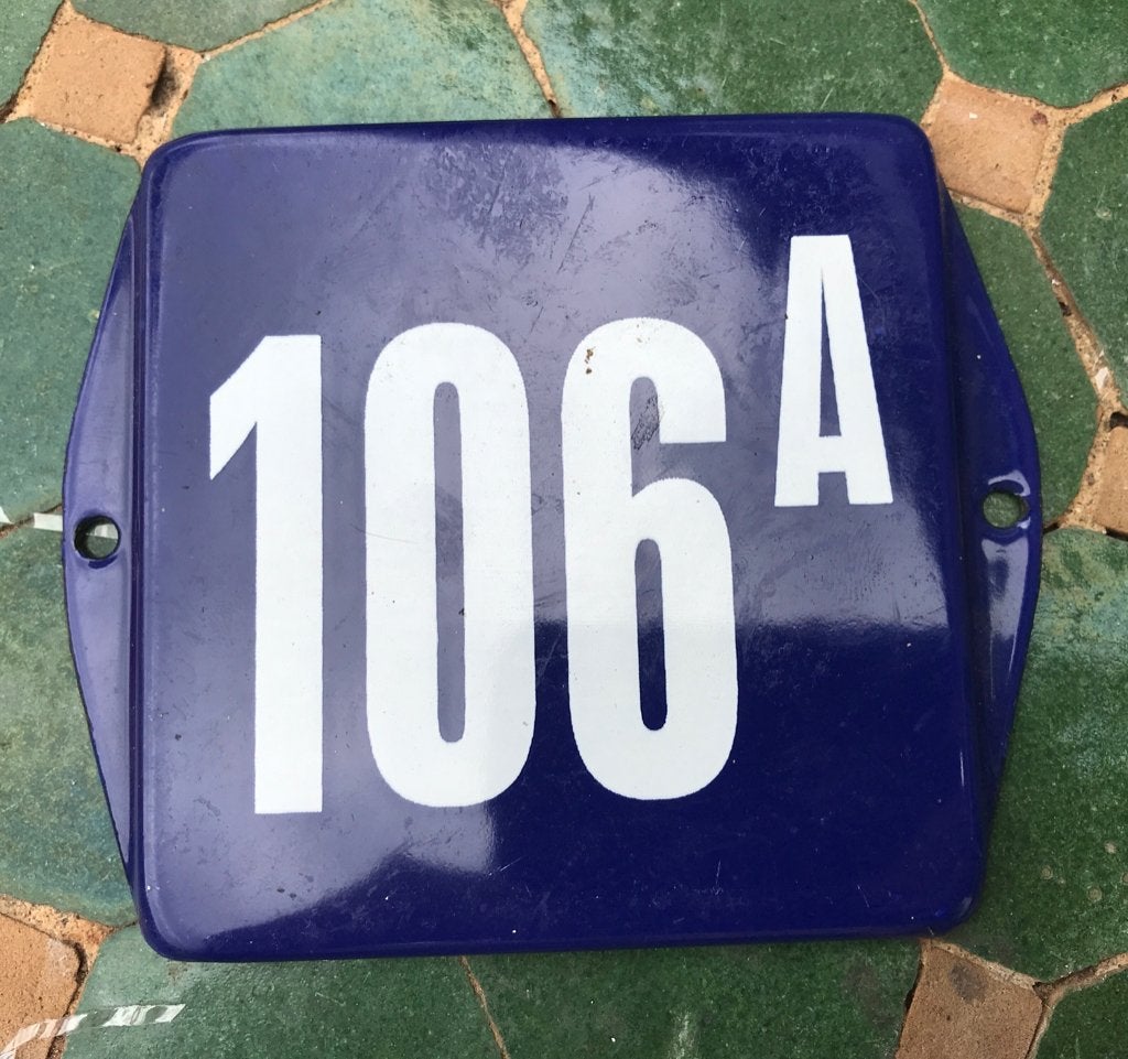 mooi blauw emaille huisnummer 106a., Ophalen of Verzenden
