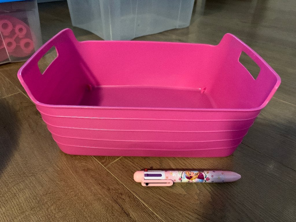 Roze kunststof bak / mand voor bv speelgoed knutselspullen, Kinderen en Baby's, Roze, Ophalen of Verzenden, Zo goed als nieuw