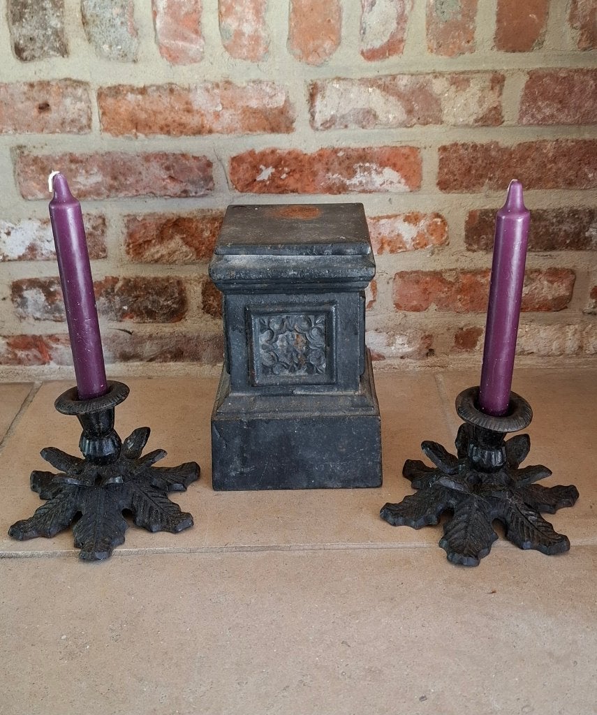 Vintage/antieke gietijzeren sokkel/zuil + kandelaars, Ophalen of Verzenden