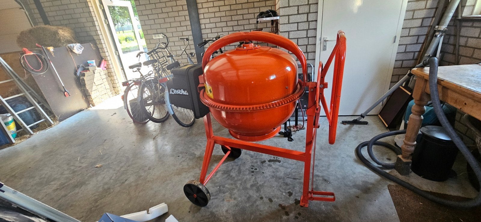 Betonmolen lescha sm145s, Ophalen, Zo goed als nieuw
