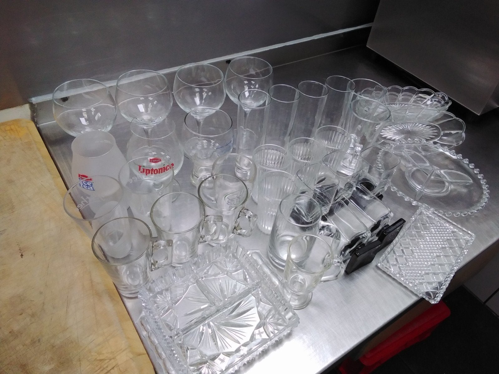 glazen en glas schalen alles wat op de foto is, Ophalen