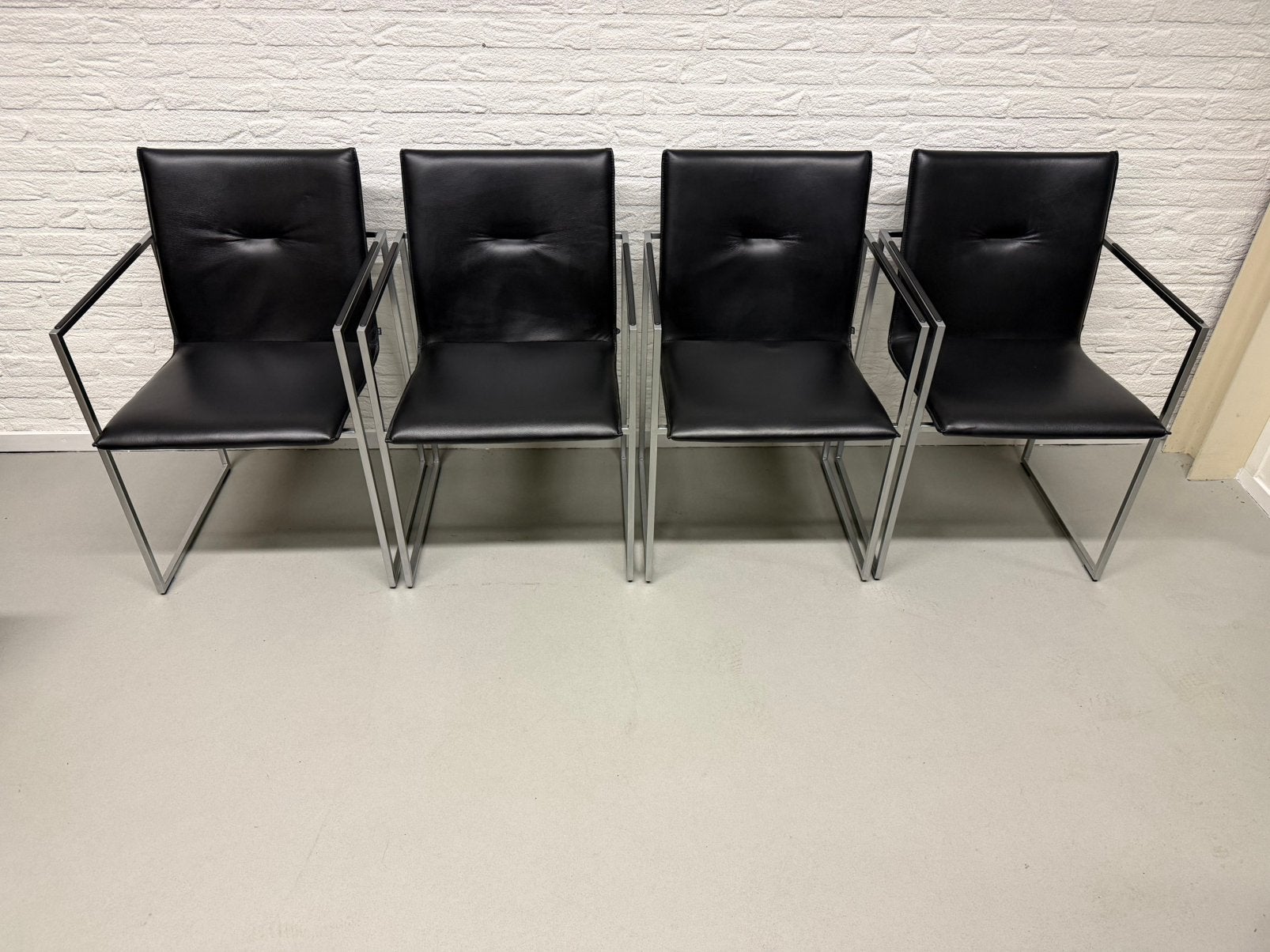 4 x arco frame zwart kalfsleder nieuwstaat!, Zwart, Ophalen of Verzenden, Zo goed als nieuw, Vier