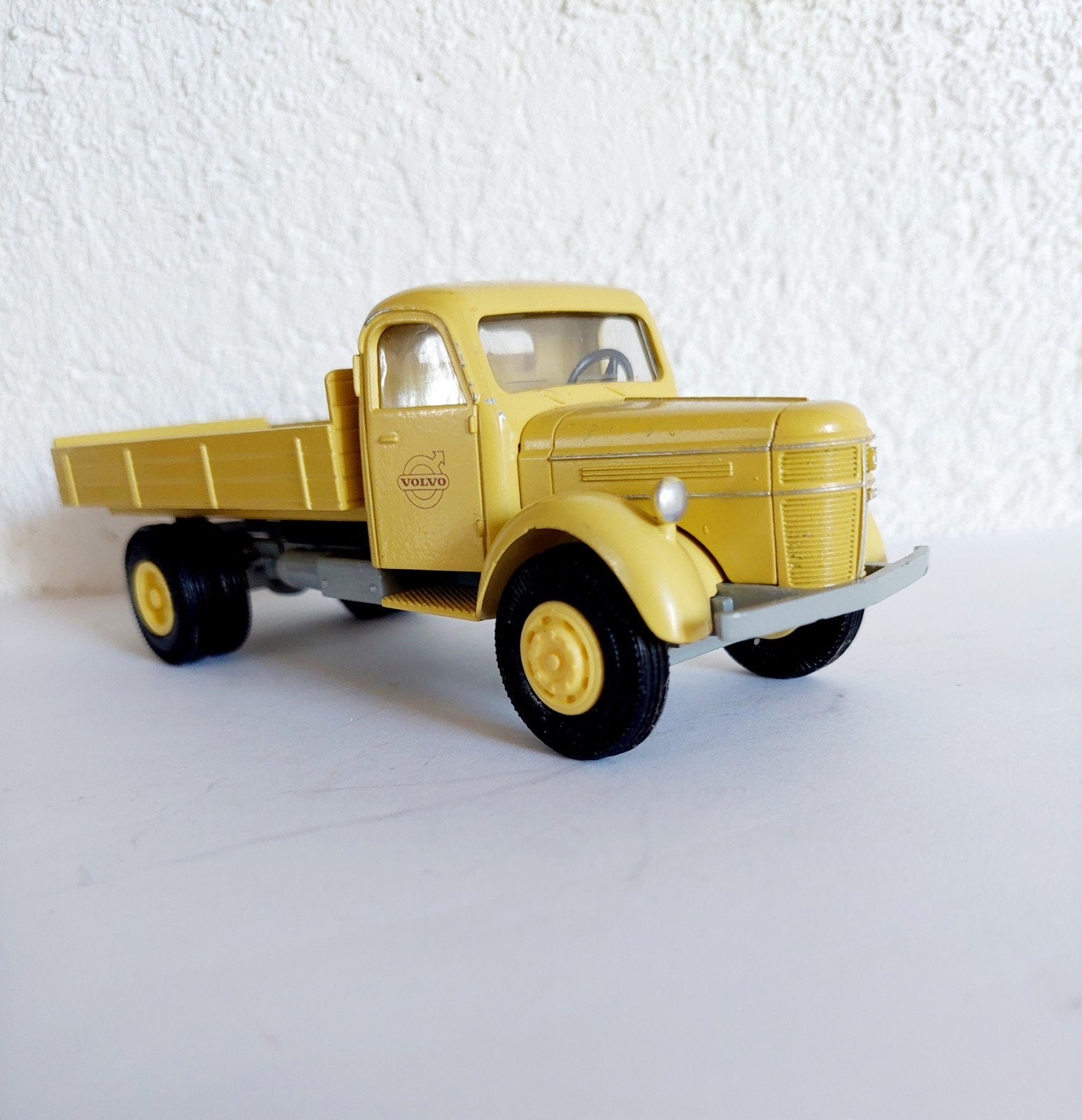 Conrad- Oude Volvo truck, Ophalen of Verzenden, Nieuw, Bus of Vrachtwagen, Conrad
