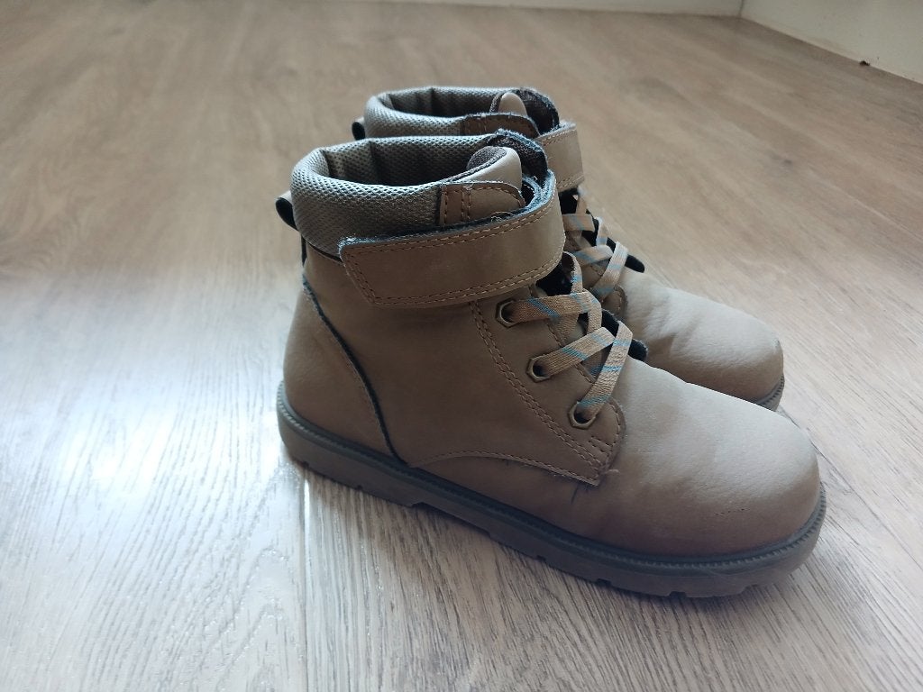 Schoenen, Kinderen en Baby's, Kinderkleding | Schoenen en Sokken, Ophalen, Schoenen, Zo goed als nieuw, Jongen
