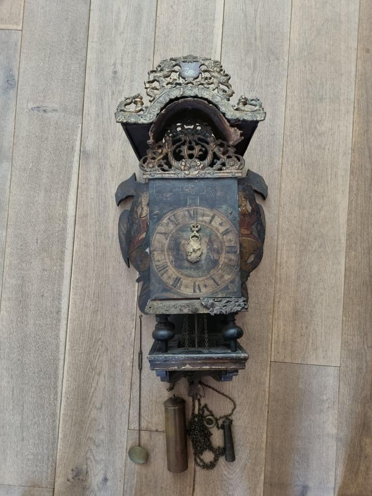 Friese stoelklok, Ophalen