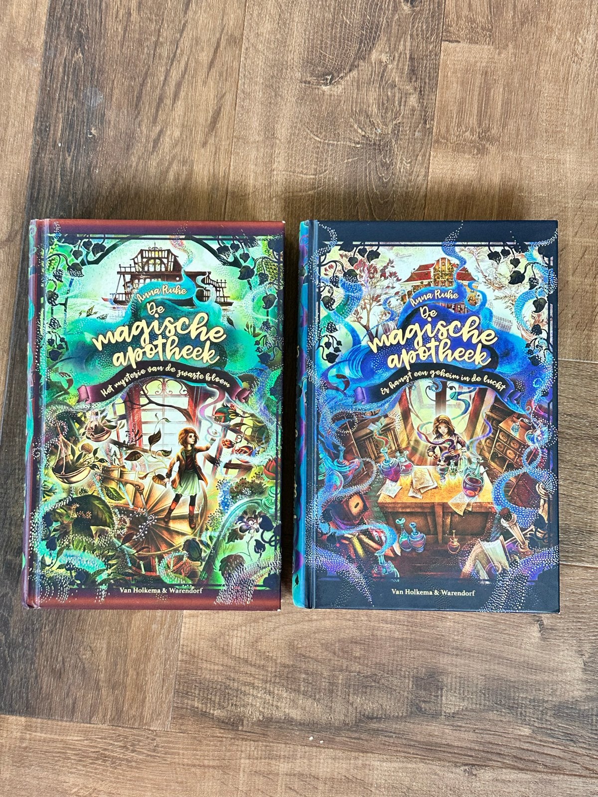 De Magische Apotheek - Boek 1 & 2 (Anna Ruhe), Boeken, Ophalen of Verzenden, Gelezen, Fictie