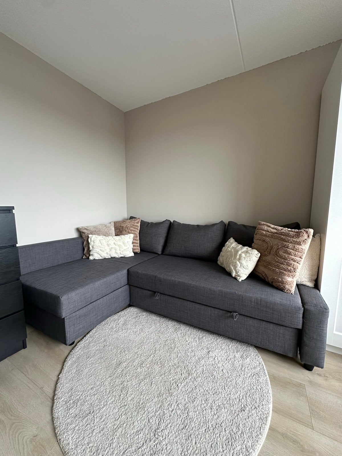 FRIHETEN slaapbank grijs met opbergruimte, Ophalen, Gebruikt, Tweepersoons, 140 cm