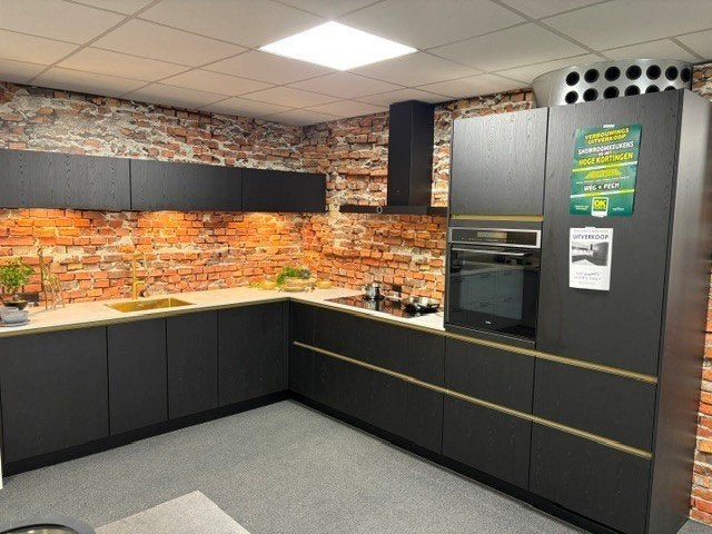 Industriële Zwarte Hoekkeuken | Showroomkeuken |  Apparatuur, Huis en Inrichting, Keuken | Complete keukens, Ophalen, Overige materialen