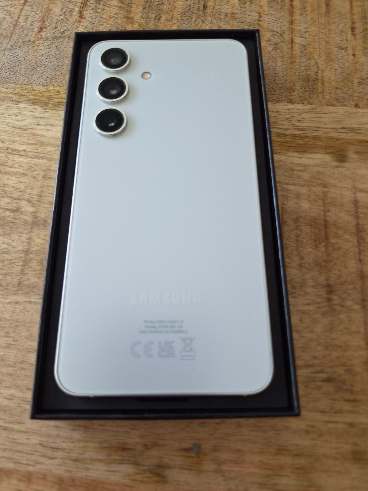 Samsung Galaxy S24 256GB Zo goed als nieuw + hoesjes