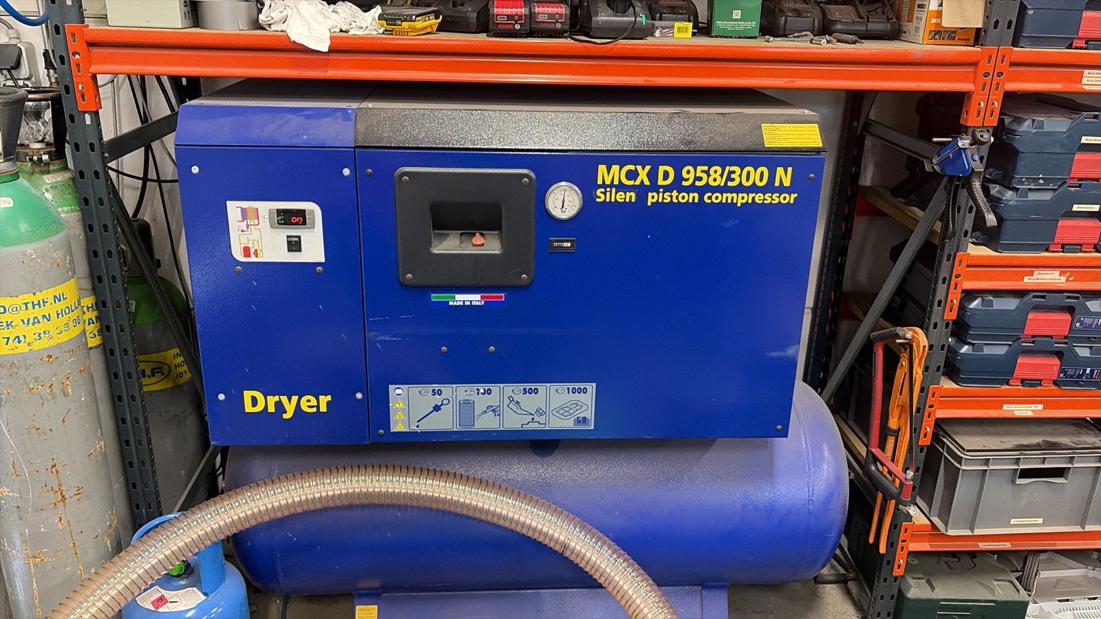 MCX D 958/300 N Silen zuigercompressor met droger, Doe-het-zelf en Verbouw, Compressors, Ophalen of Verzenden, Geluidgedempt, Gebruikt