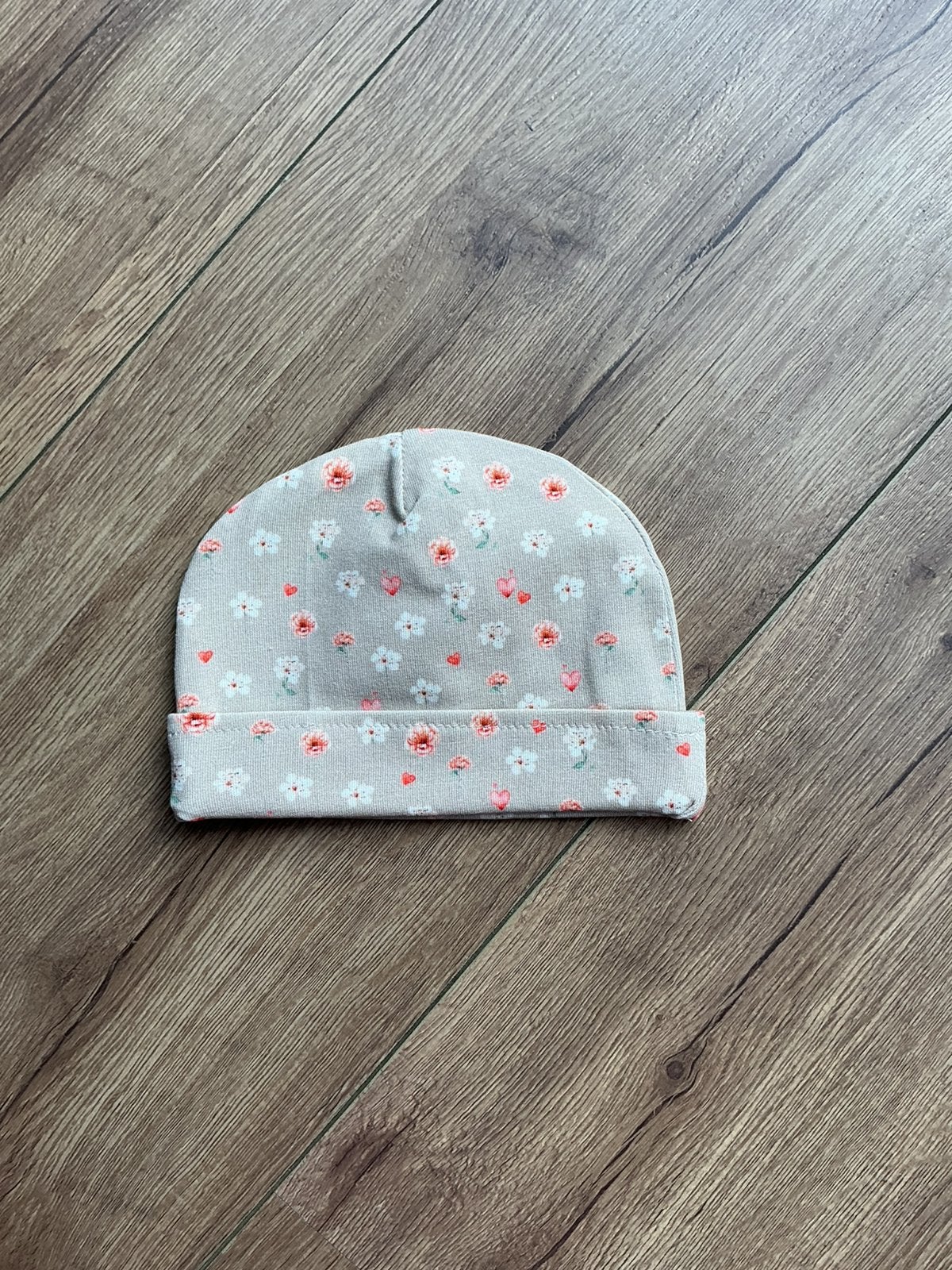 Mooi mutsje met bloemetjes motief -  nieuw, Kinderen en Baby's, Babykleding | Mutsen, Sjaals en Wanten, Meisje, Maat 56, Nieuw