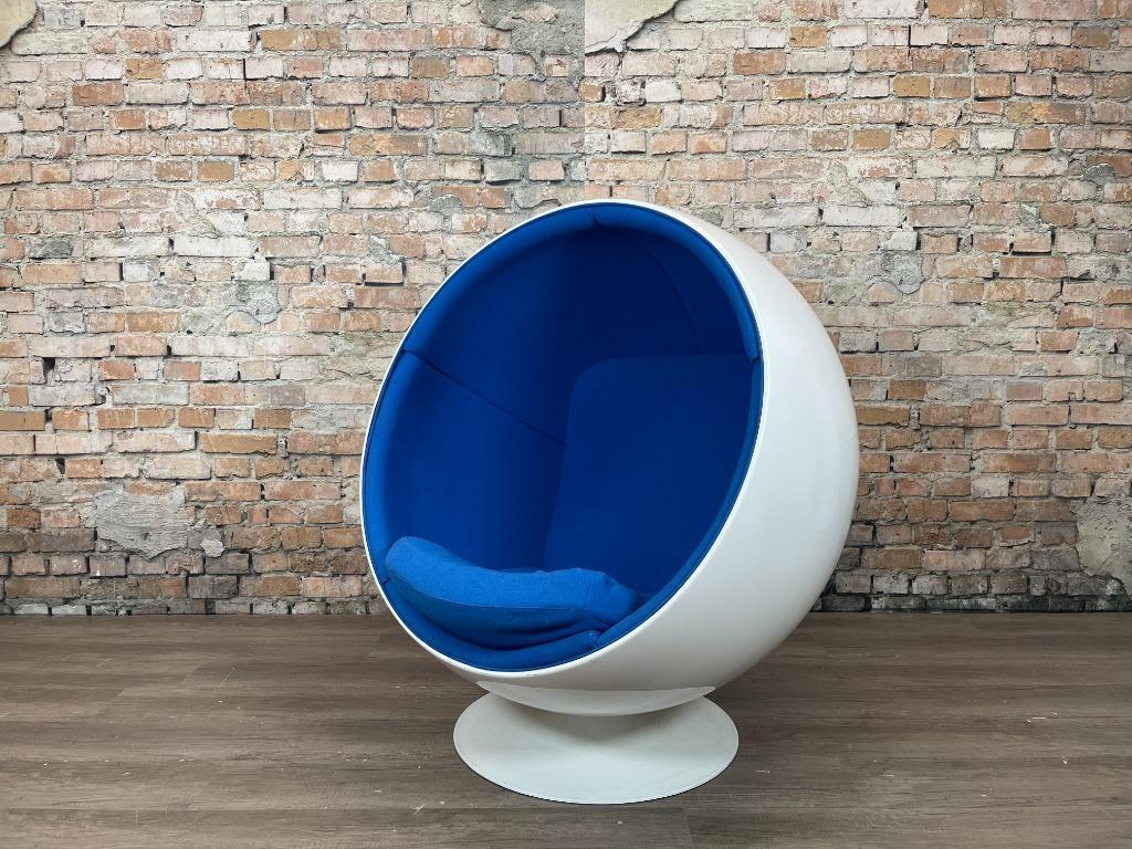 Eero Aarnio Originals Ball Chair felblauw bij TheReSales, Ophalen, Design, 75 tot 100 cm, Zo goed als nieuw