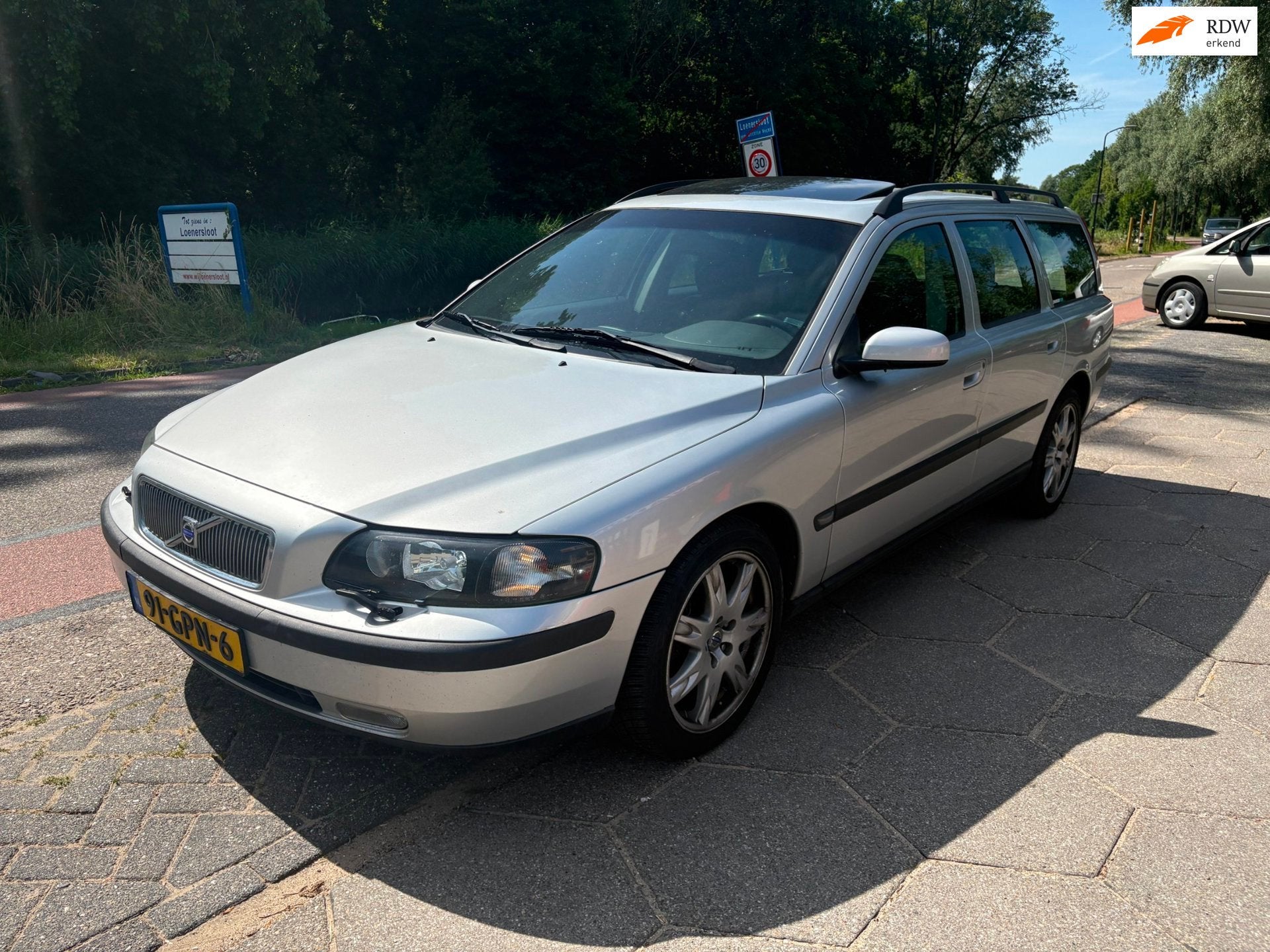 Volvo V70 2.4 D5 Geartronic Black Sapphire Edition II + DIST, Zwart, Diesel, 2401 cc, 750 kg