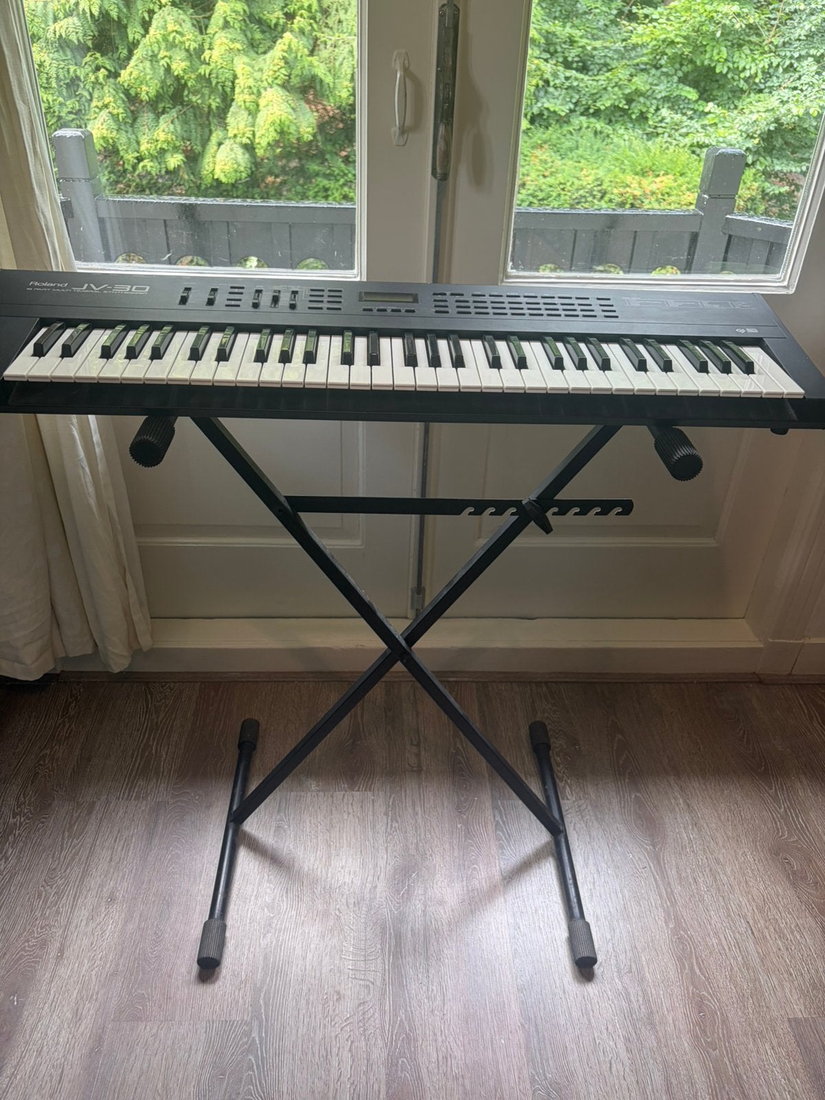 Roland vintage V-30 synthesizer multitimbraal metstandaard, 61 toetsen, Roland, Ophalen of Verzenden, Zo goed als nieuw