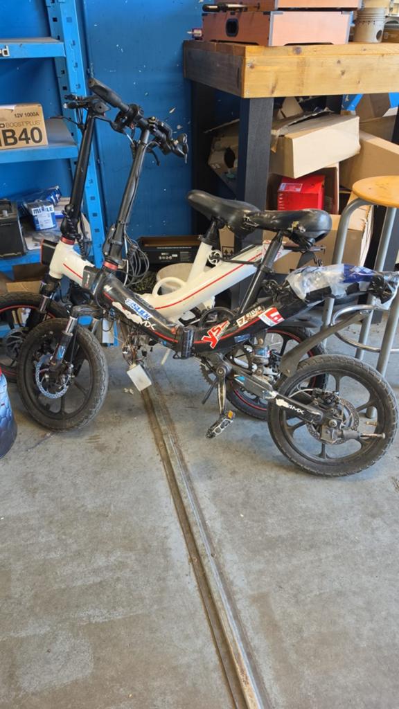 2x defecte ouxi v6 (verkoop in onderdelen), Fietsen en Brommers, Minder dan 30 km per accu, Gebruikt, Minder dan 47 cm, Ophalen