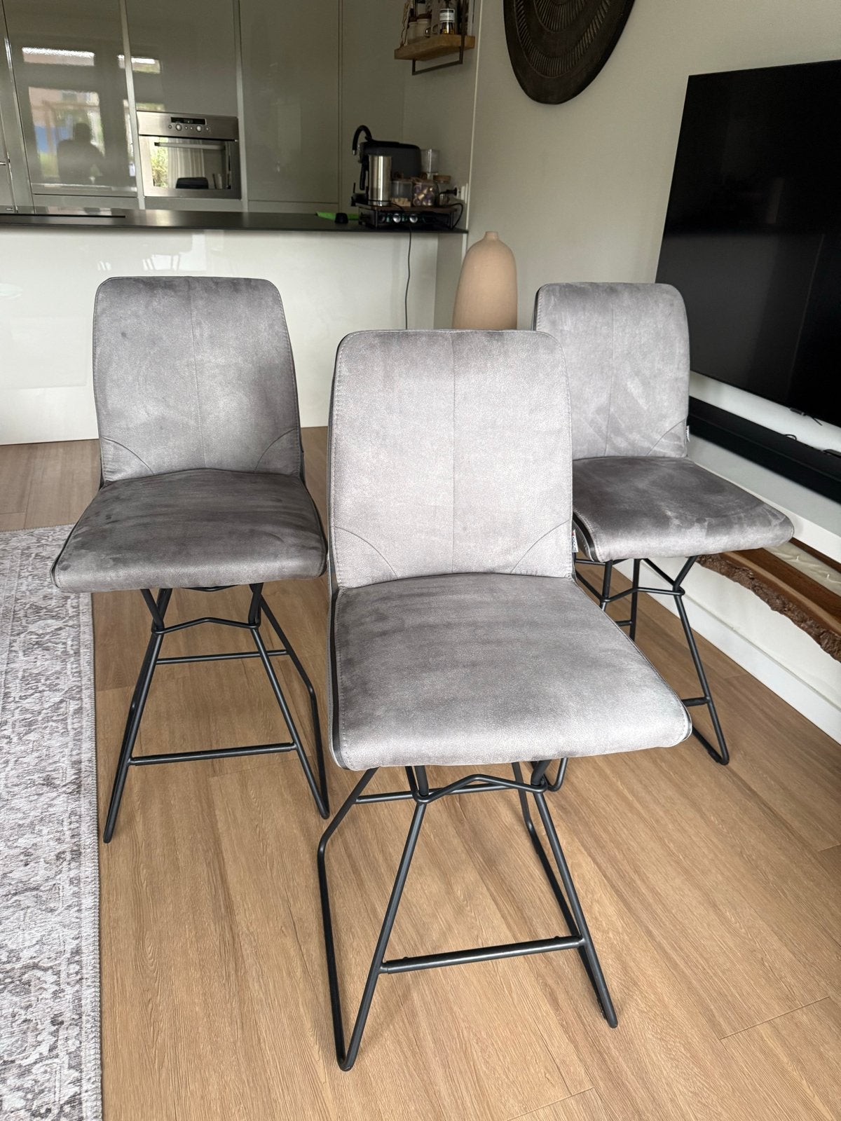 3x XOOON Barstoel Arwen - Steel Grey met terugdraaifunctie, Huis en Inrichting, Barkrukken, Ophalen, Draaibaar, Zo goed als nieuw