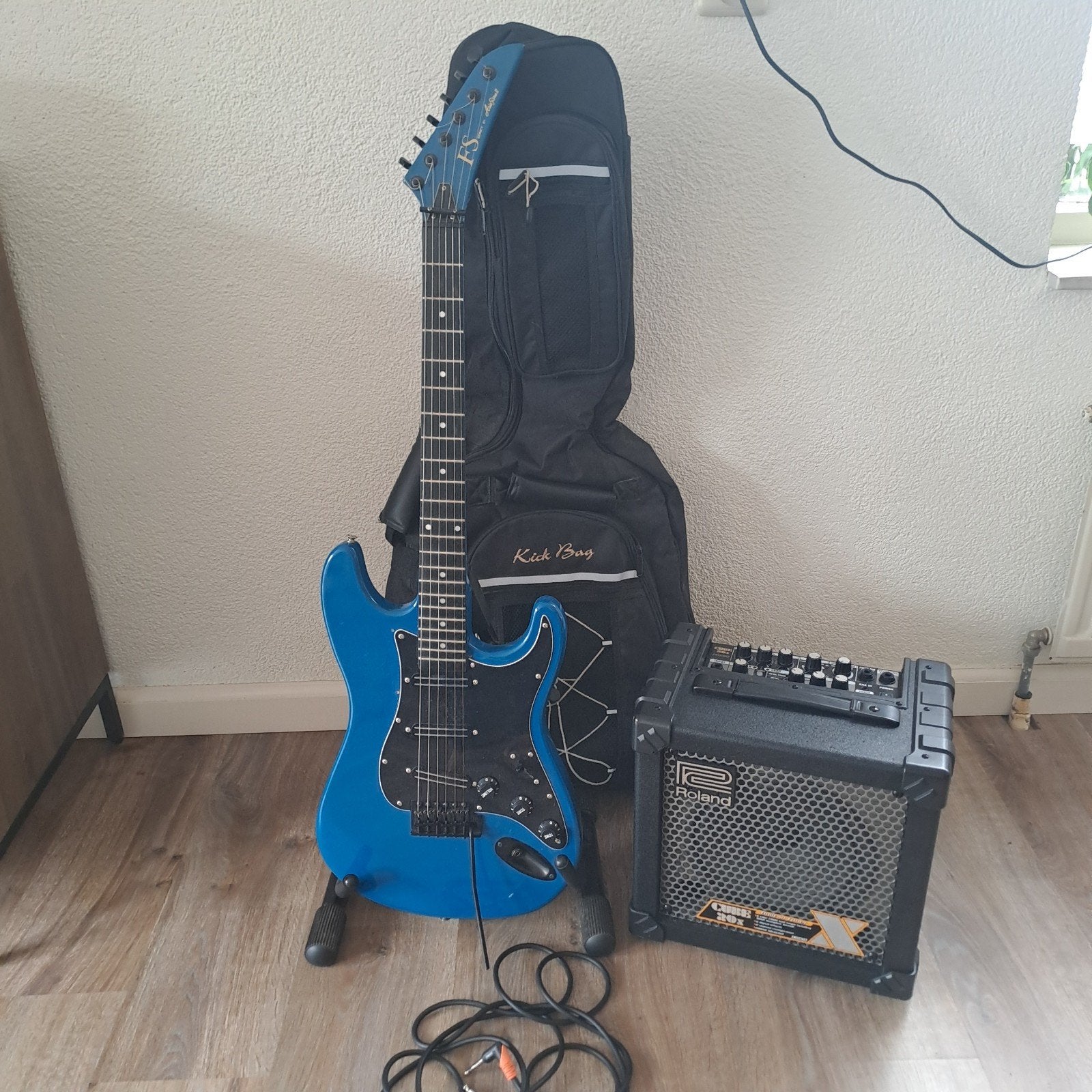 Aria Pro II elektrische gitaar met Roland versterker, Muziek en Instrumenten, Gebruikt, Met versterker, Solid body, Ophalen