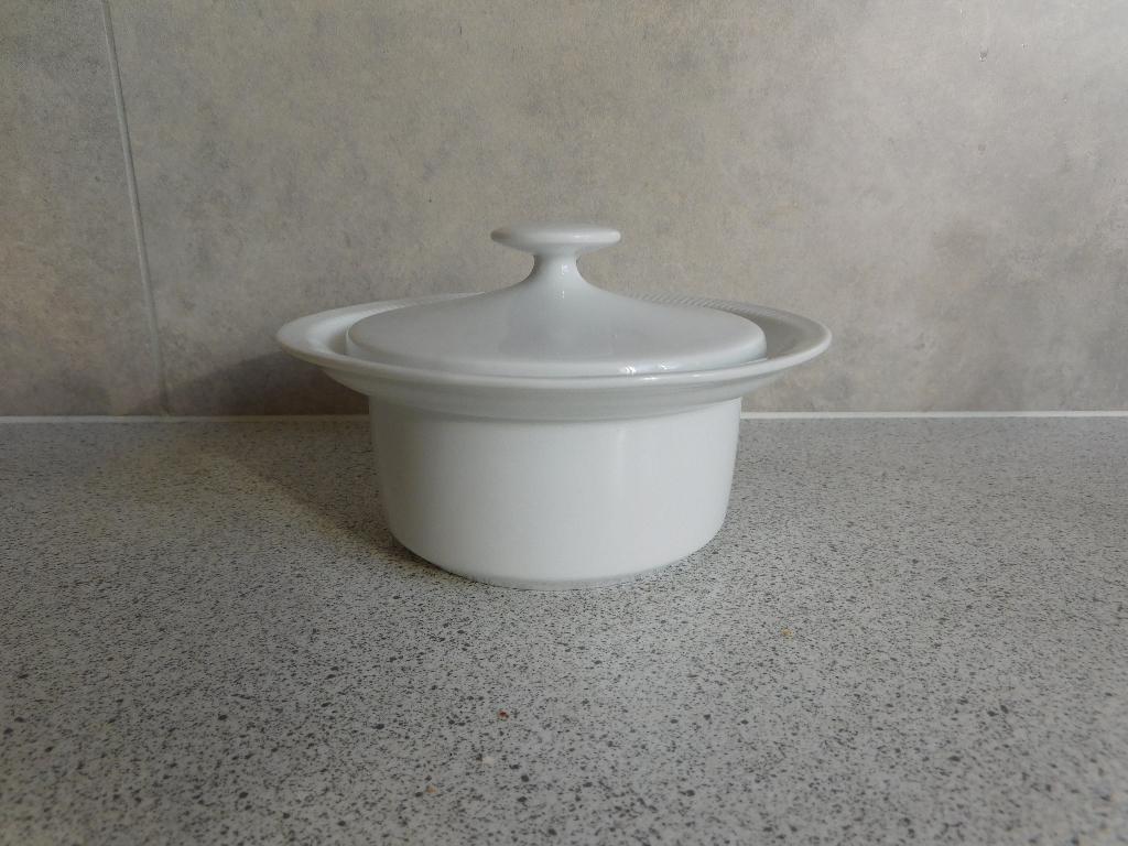 Botervloot Rond 14x8 cm. Cannelee Arzberg, Overige typen, Ophalen of Verzenden, Zo goed als nieuw, Overige stijlen