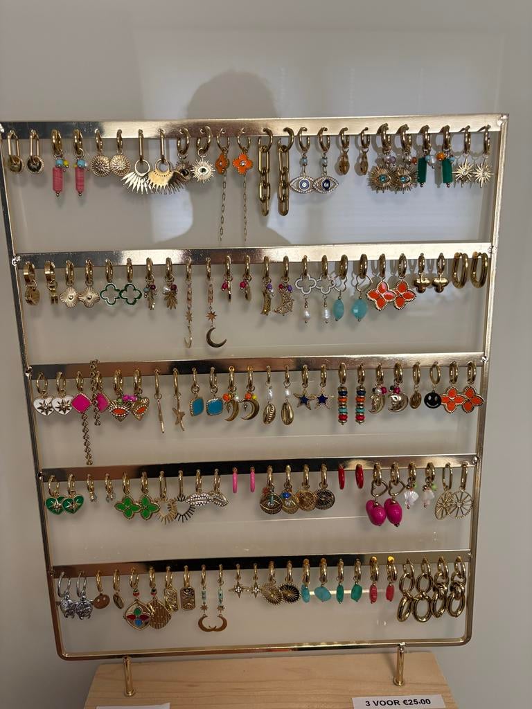 Grote rek vol nieuwe oorbellen - Diverse stijlen en kleuren, Sieraden, Tassen en Uiterlijk, Oorbellen, Met kristal, Overige materialen